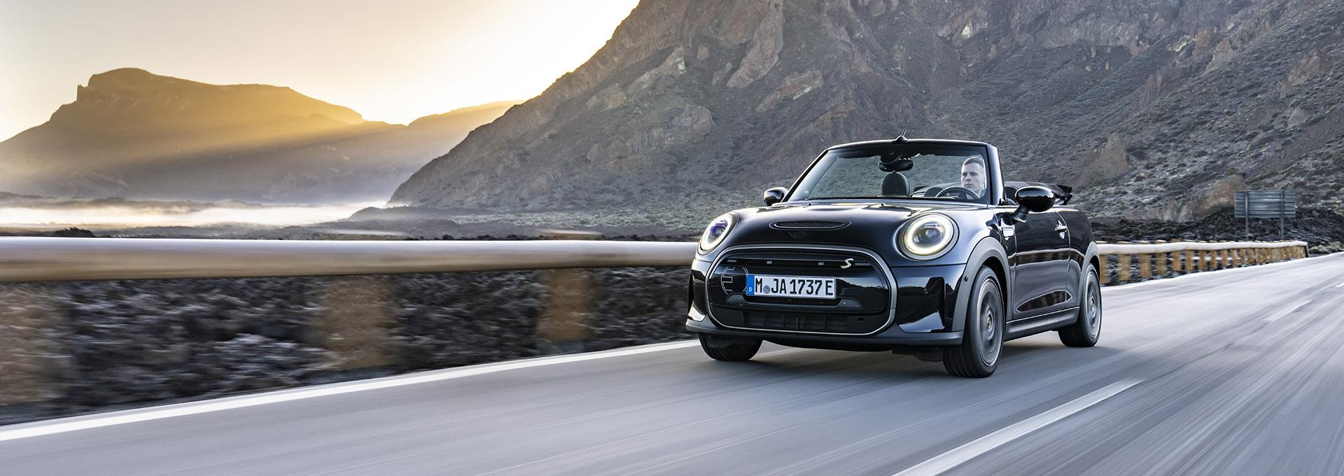 Το ηλεκτρικό ανοιχτό MINI CarTest Δοκιμές Aυτοκινήτων