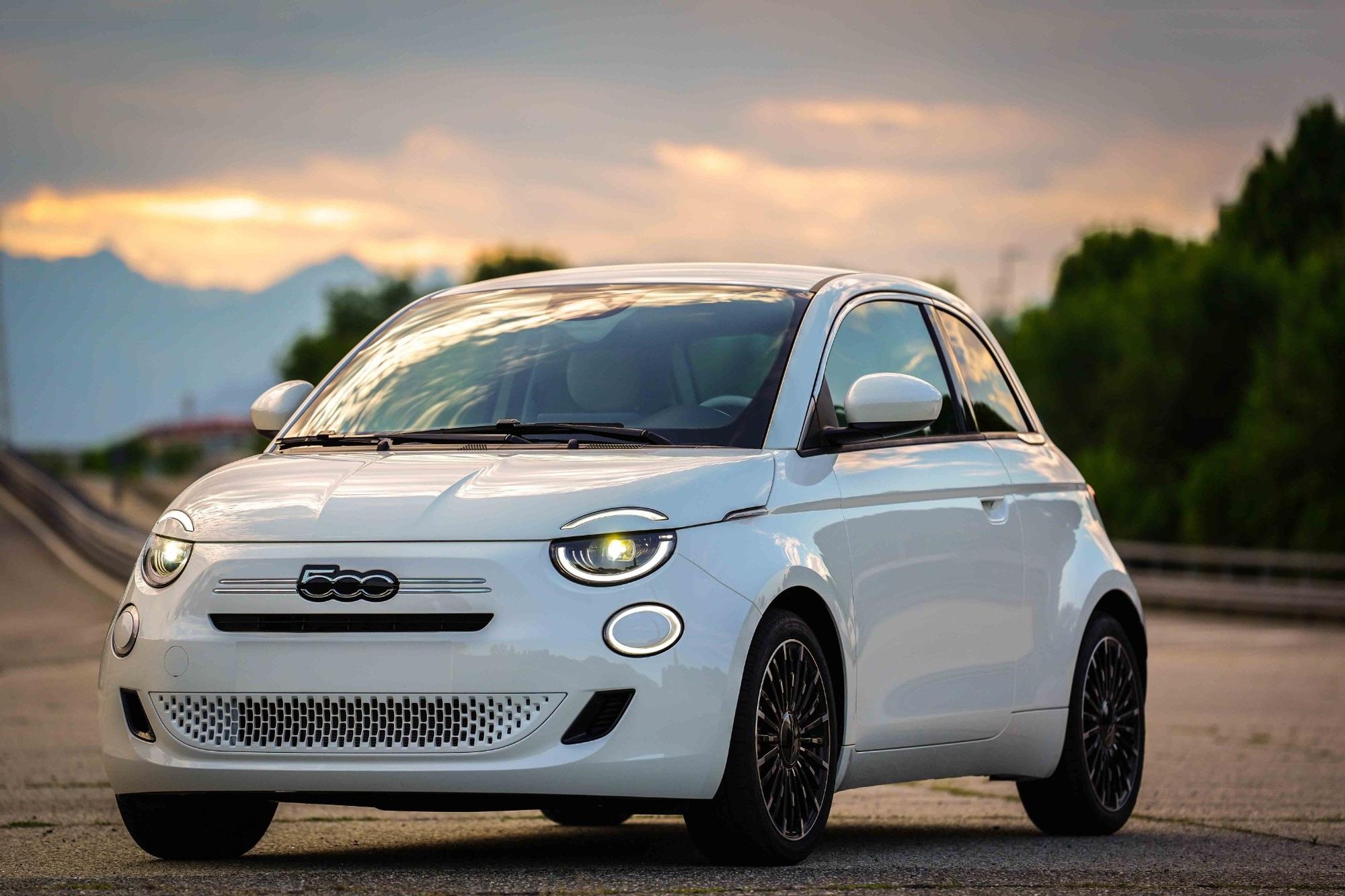 Το νέο Fiat 500 Hybrid ξεκινά στην Ελλάδα από 18.990€ 