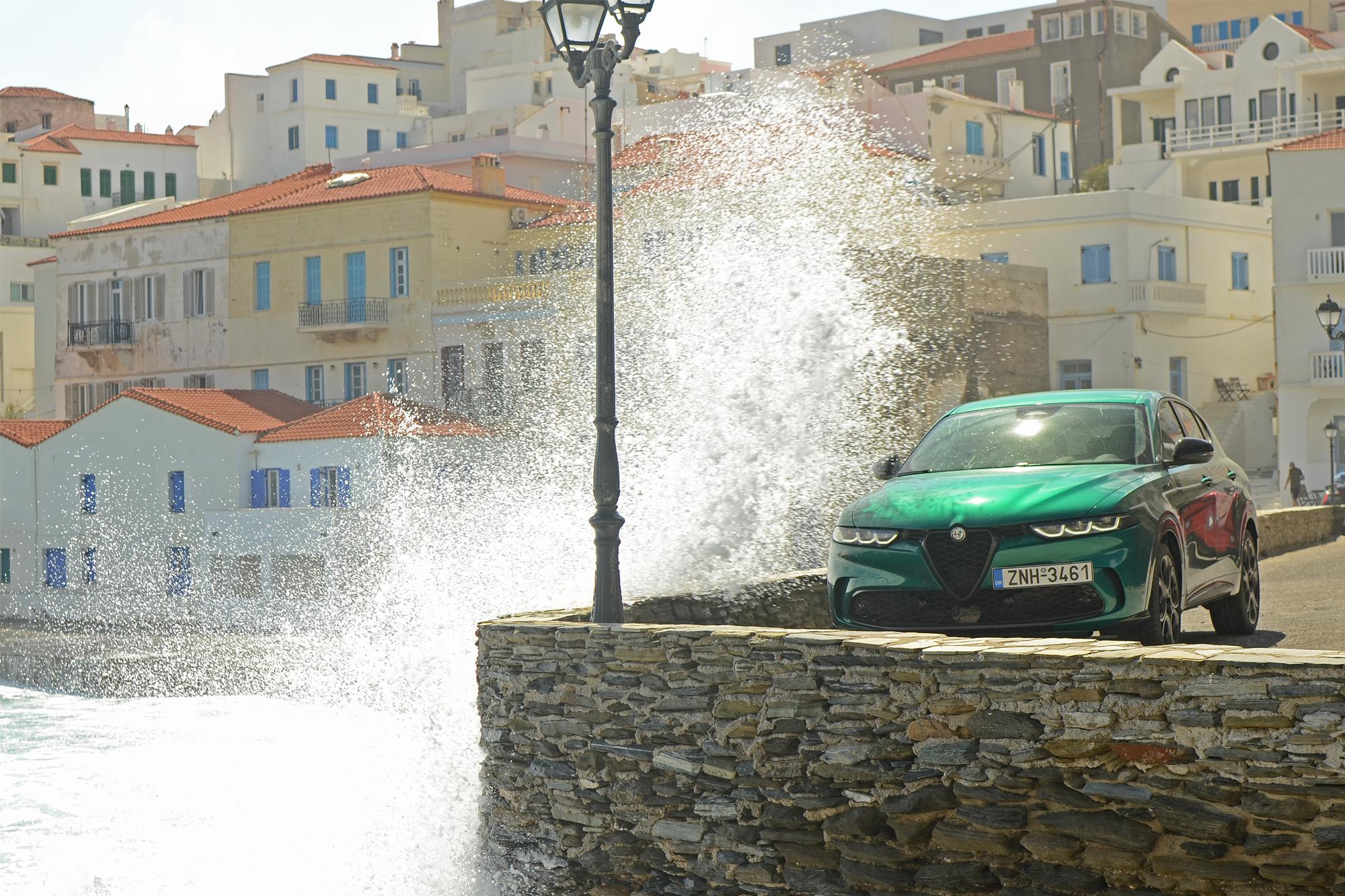 Alfa Romeo: Ο Αλέξανδρος Λιώκης, φωτογραφίζει την Tonale