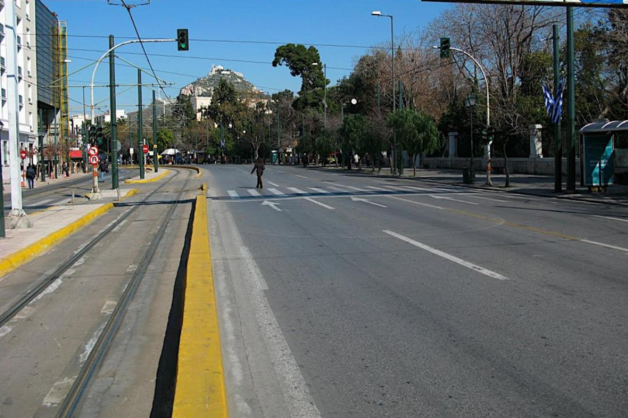 Εργασίες ασφαλτόστρωσης στην Λ. Αμαλίας