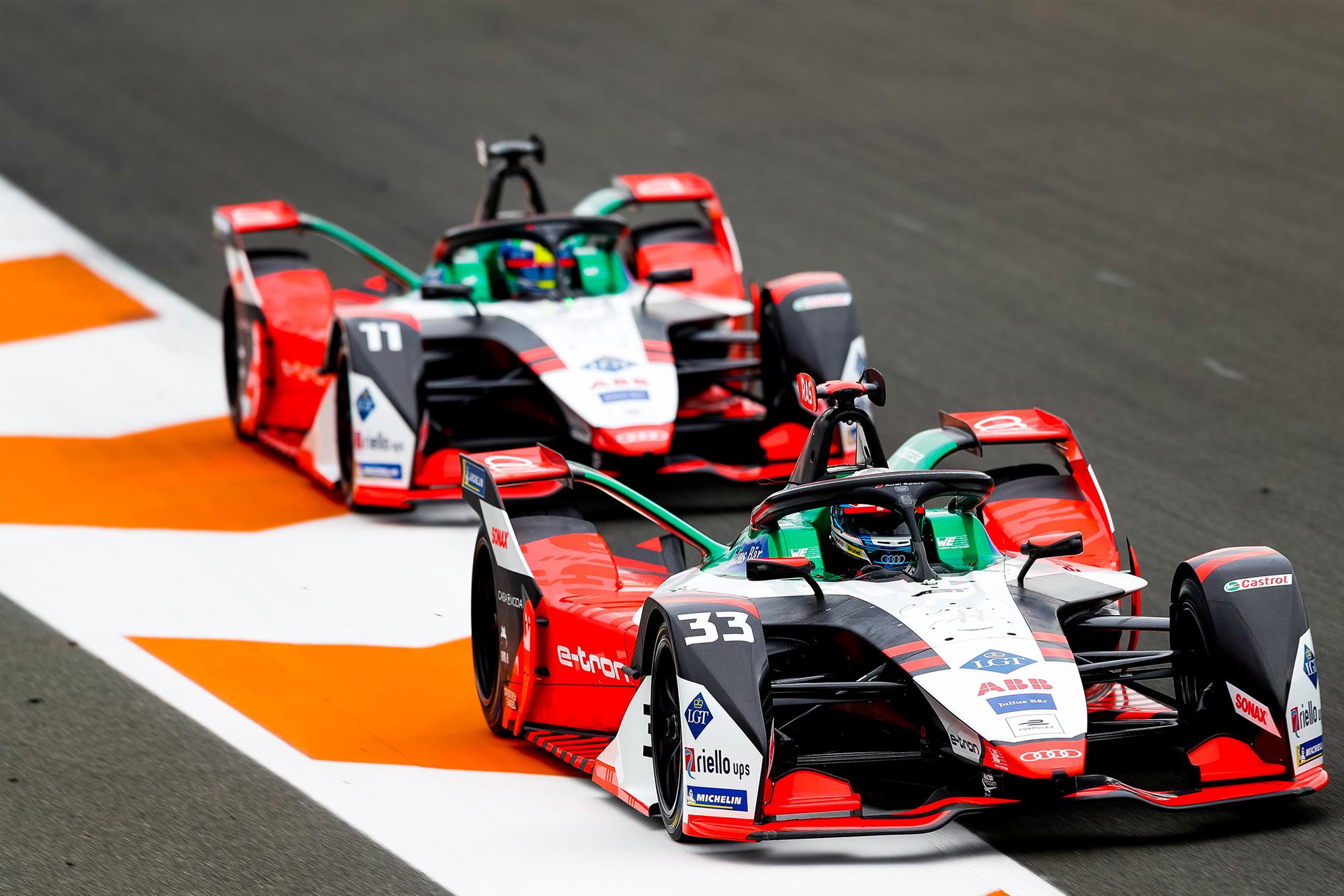 Οι πιλότοι της Audi λίγο πριν την εκκίνηση της Formula E