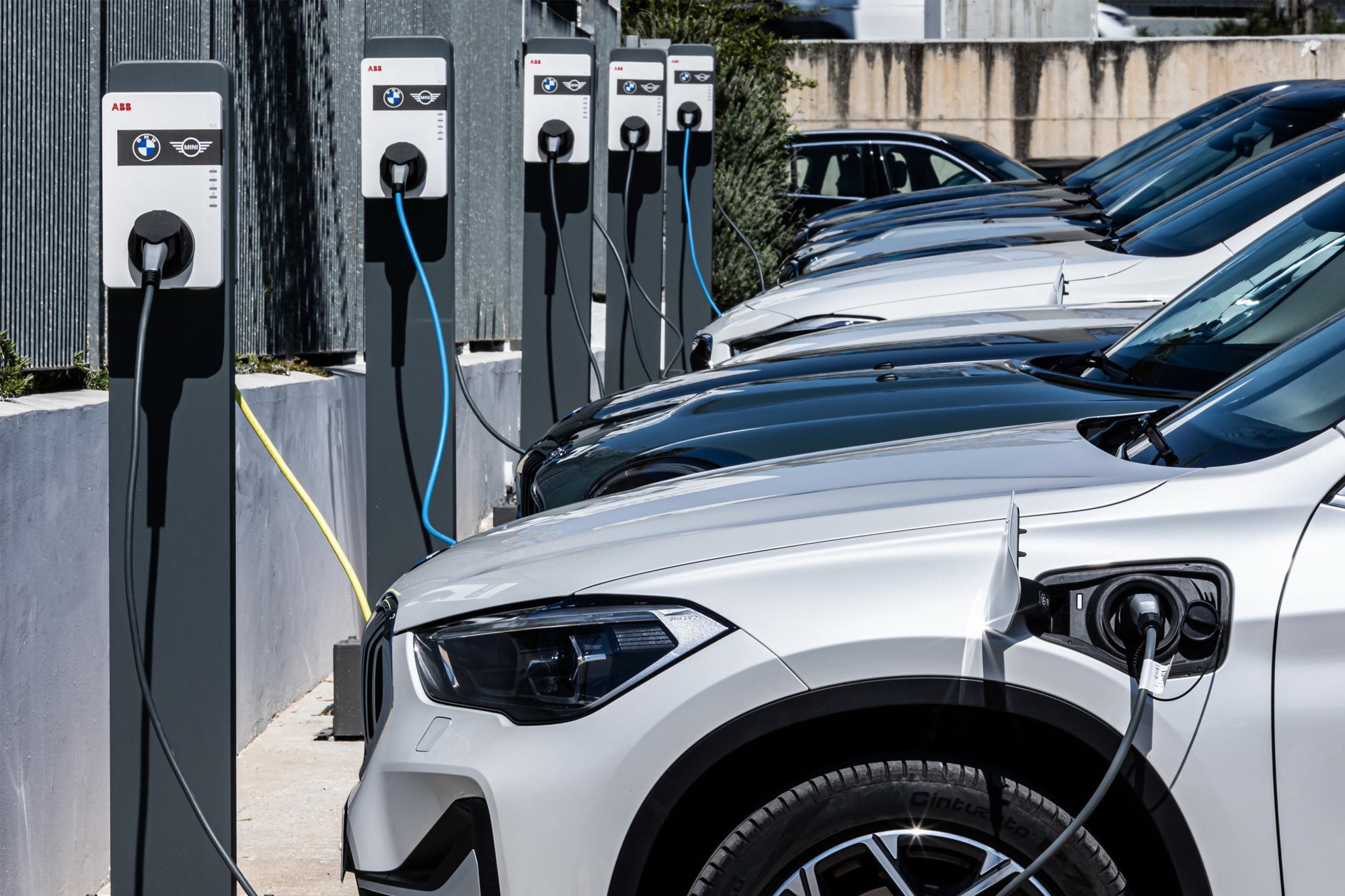 Το BMW Group Hellas εξηλεκτρίζει τον εταιρικό στόλο οχημάτων του