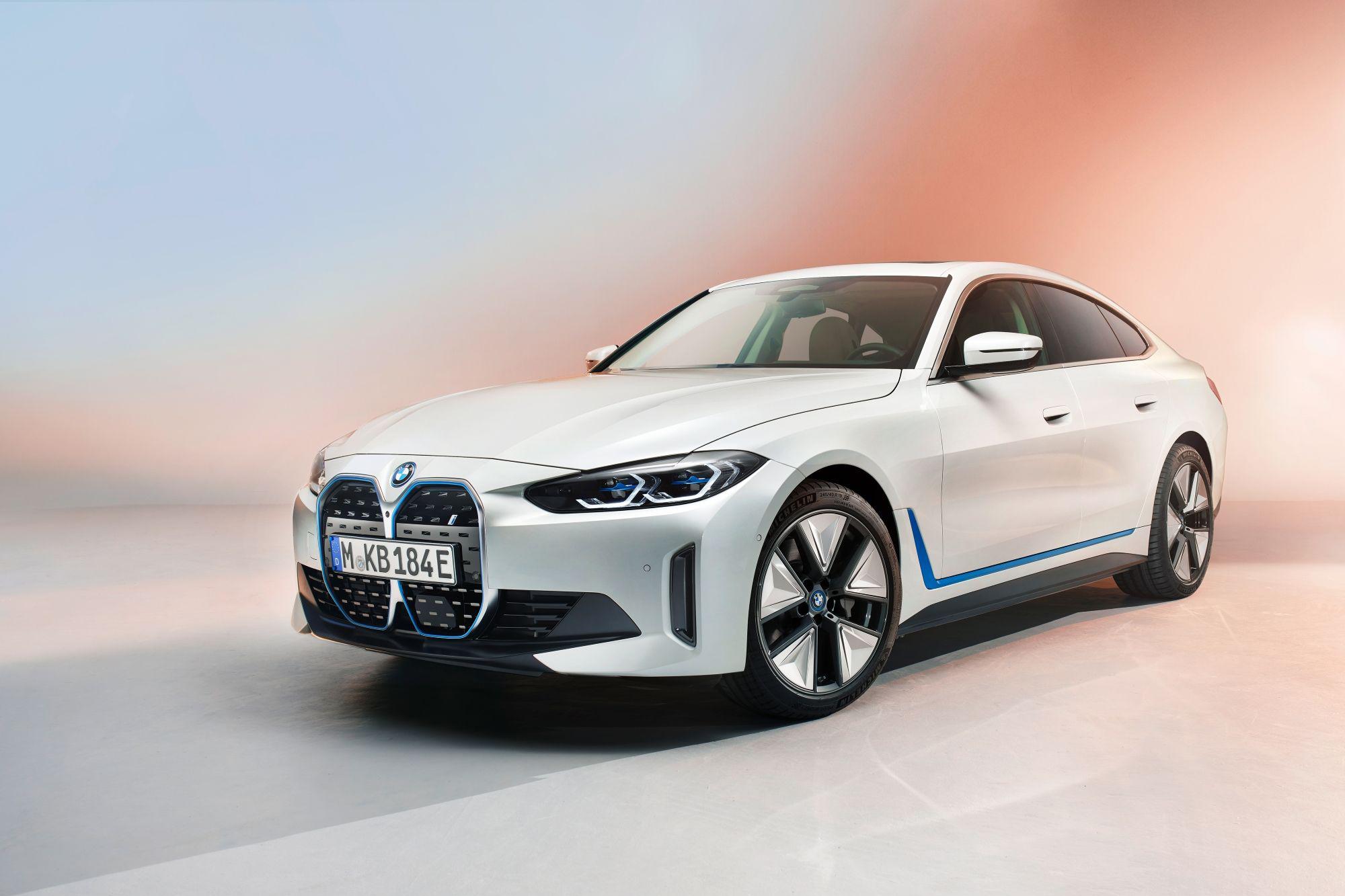 Η BMW αποκαλύπτει τη νέα i4