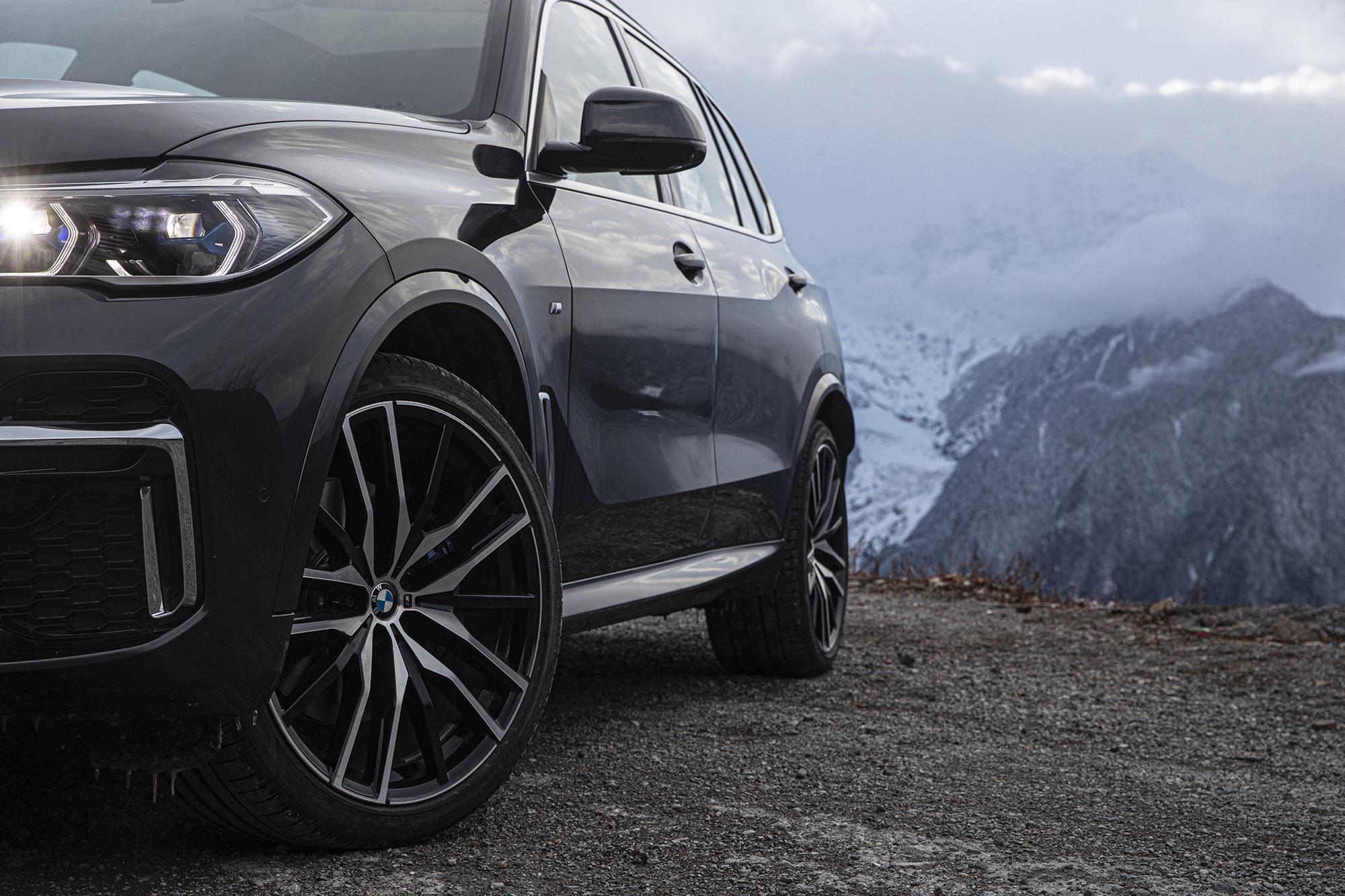 Διέρρευσαν οι φωτογραφίες της ανανεωμένης BMW X5