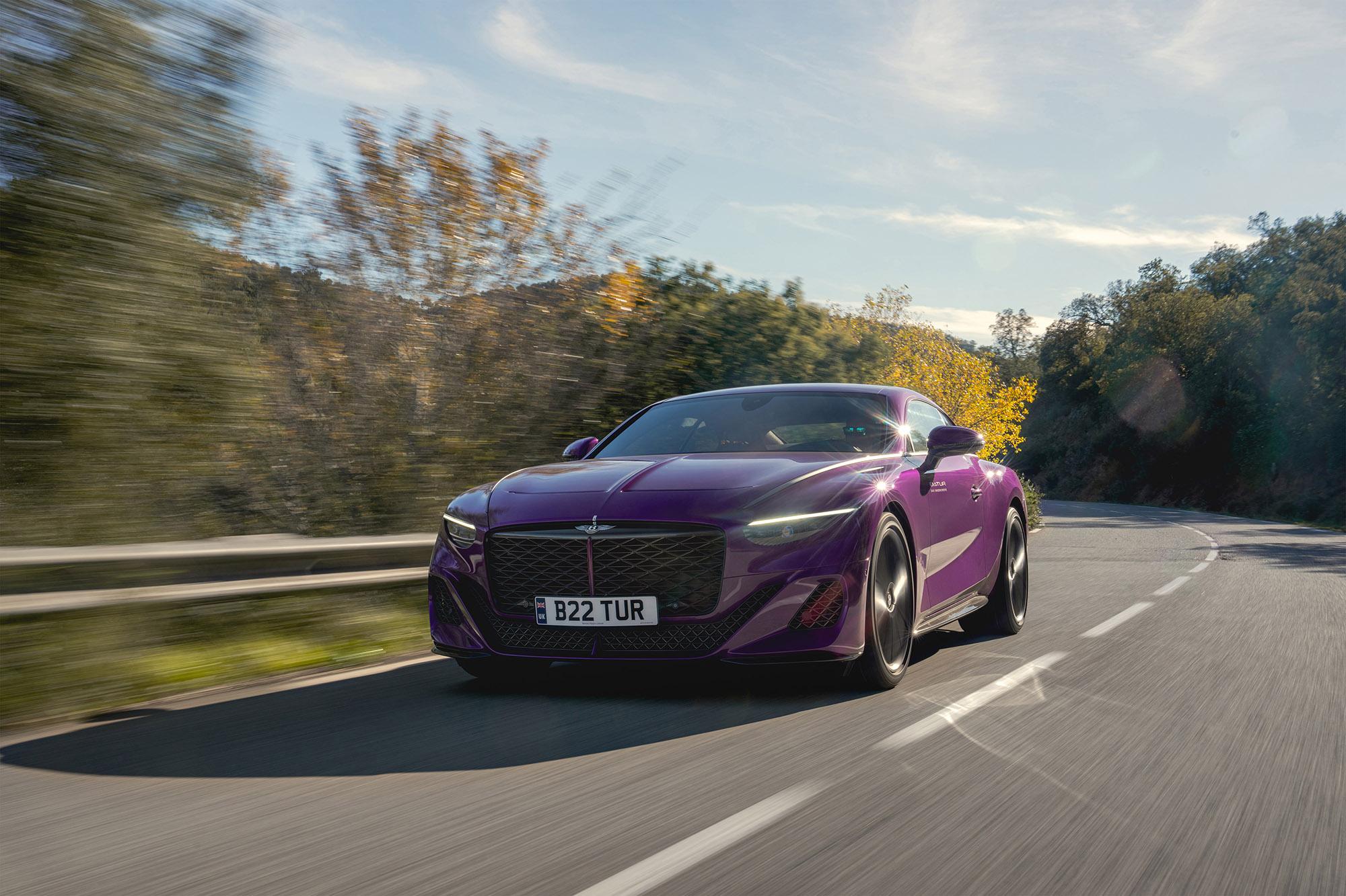 Το απόλυτο Grand Tourer της Bentley βγήκε στους δρόμους