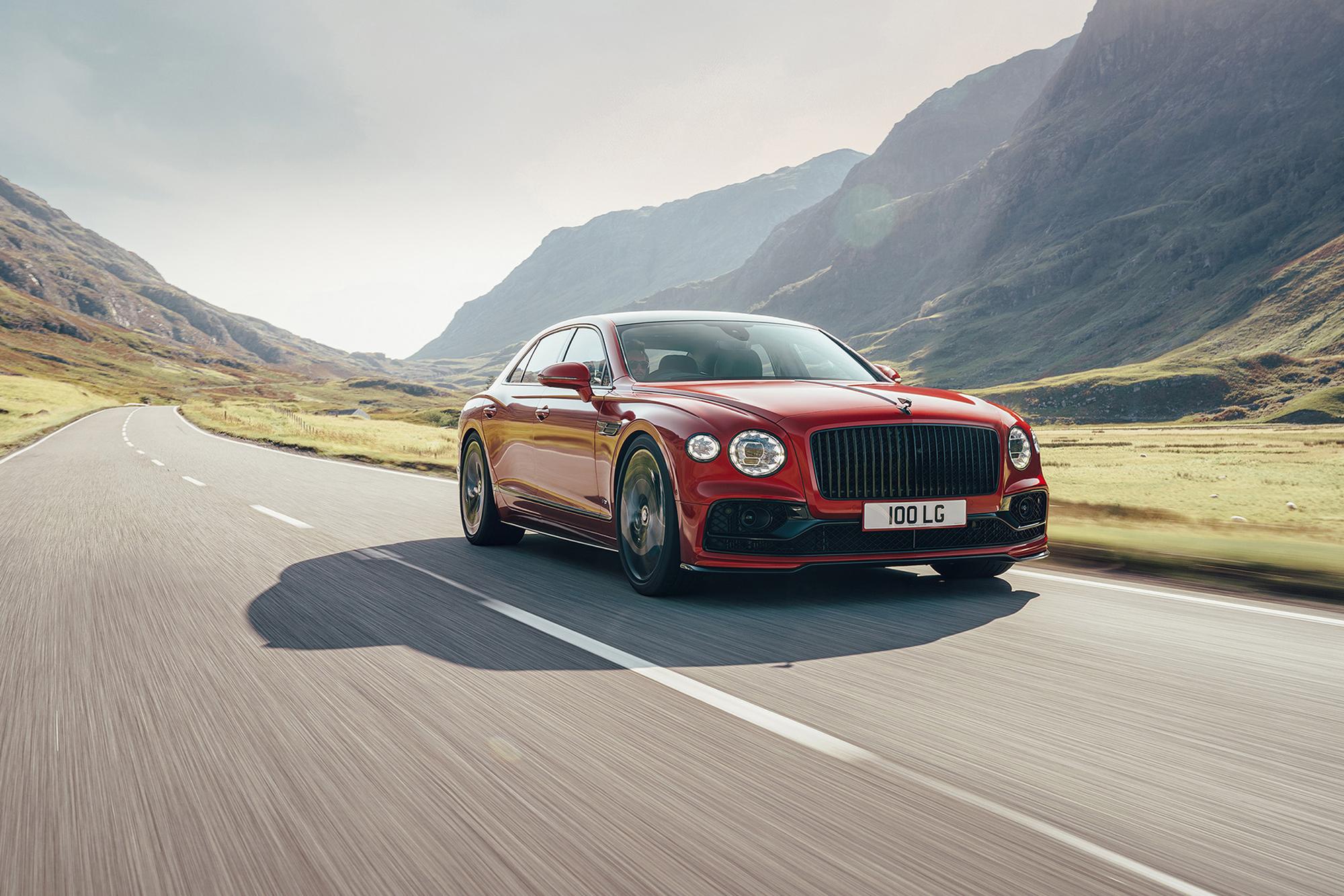 Η Bentley εξοπλίζει την Flying Spur με V8 κινητήρα