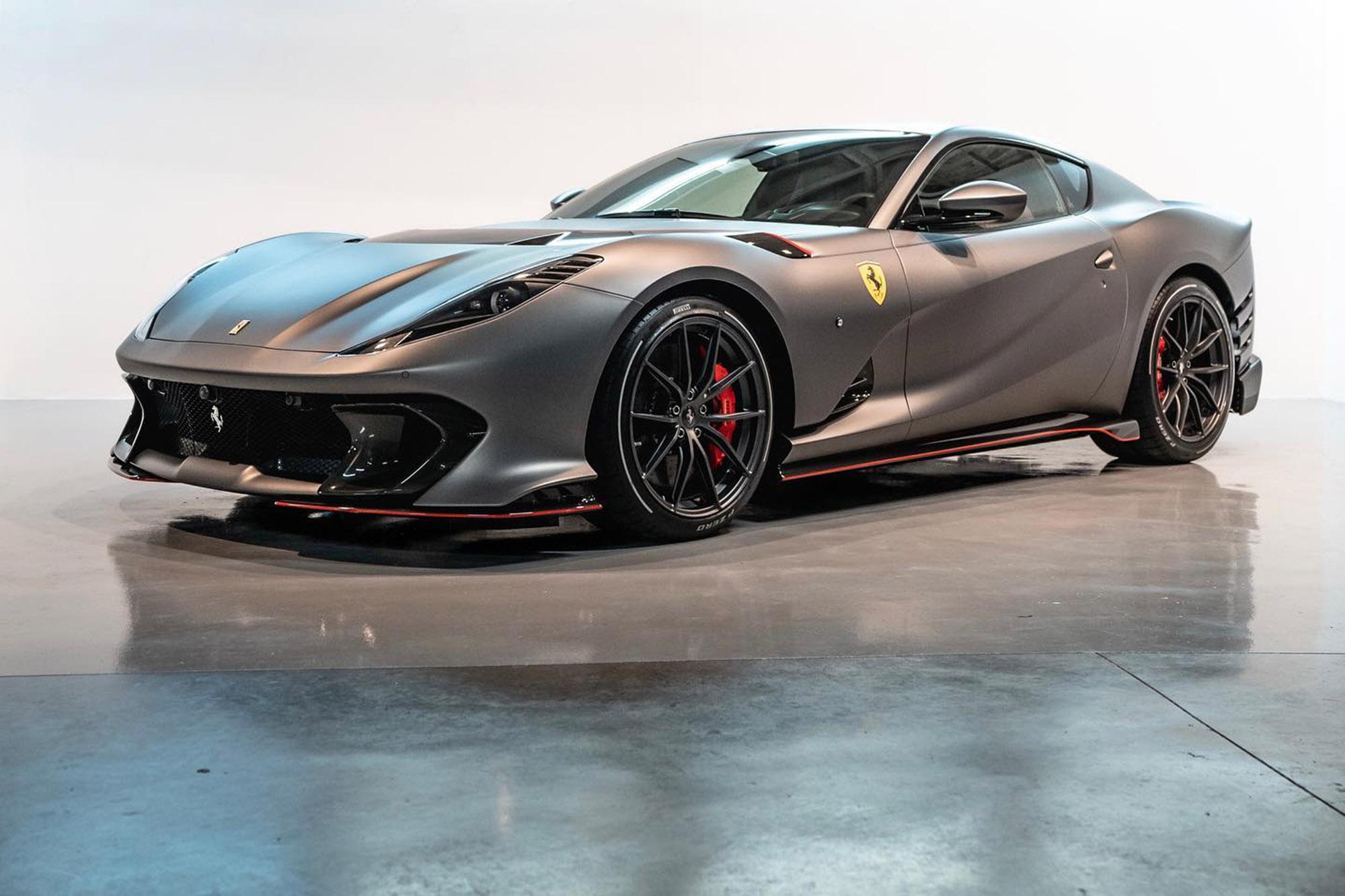 Ferrari 812 Superfast vs Lamborghini Aventador