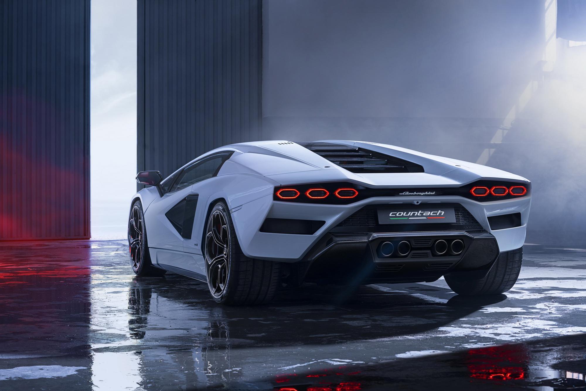 Sold out έκανε η Lamborghini Countach