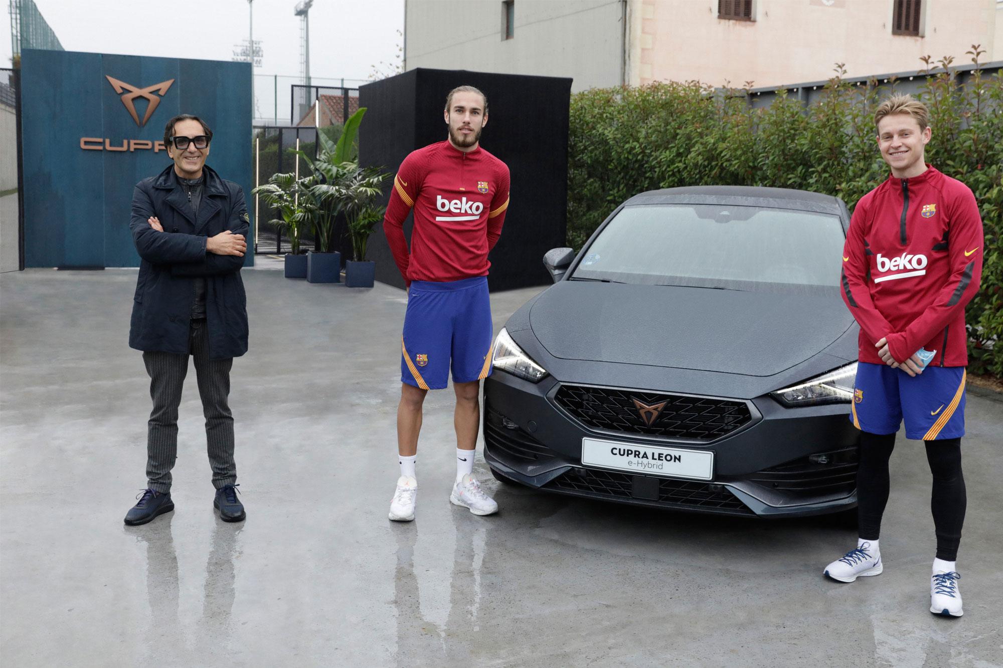 Οι παίκτες της FC Barcelona ανακαλύπτουν τον κόσμο της Cupra