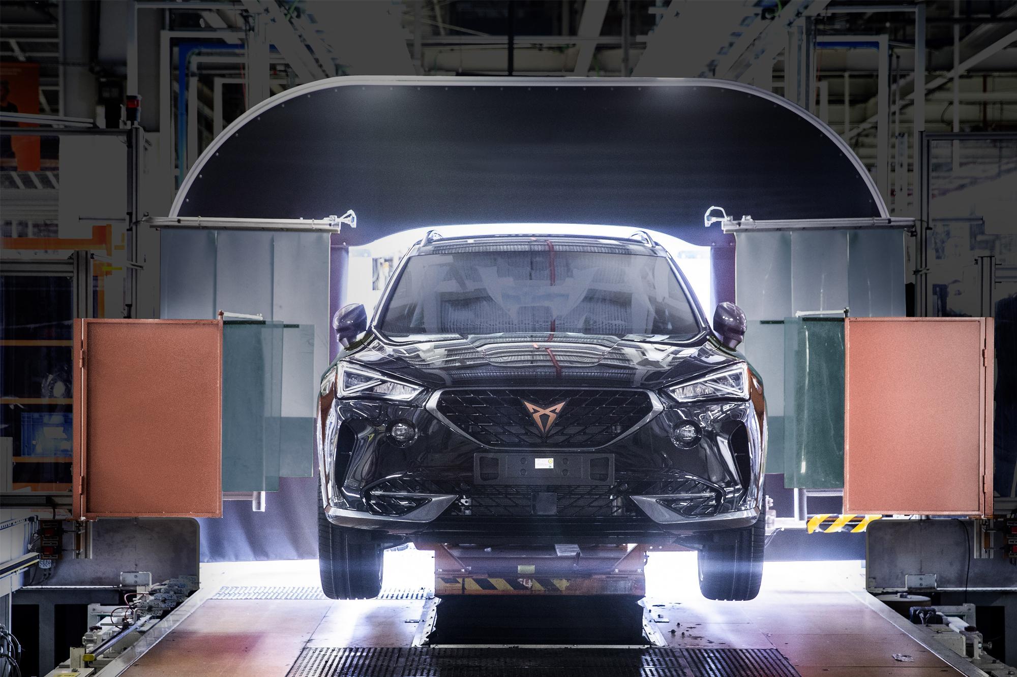 Ξεκινά η παραγωγή του Formentor e-HYBRID