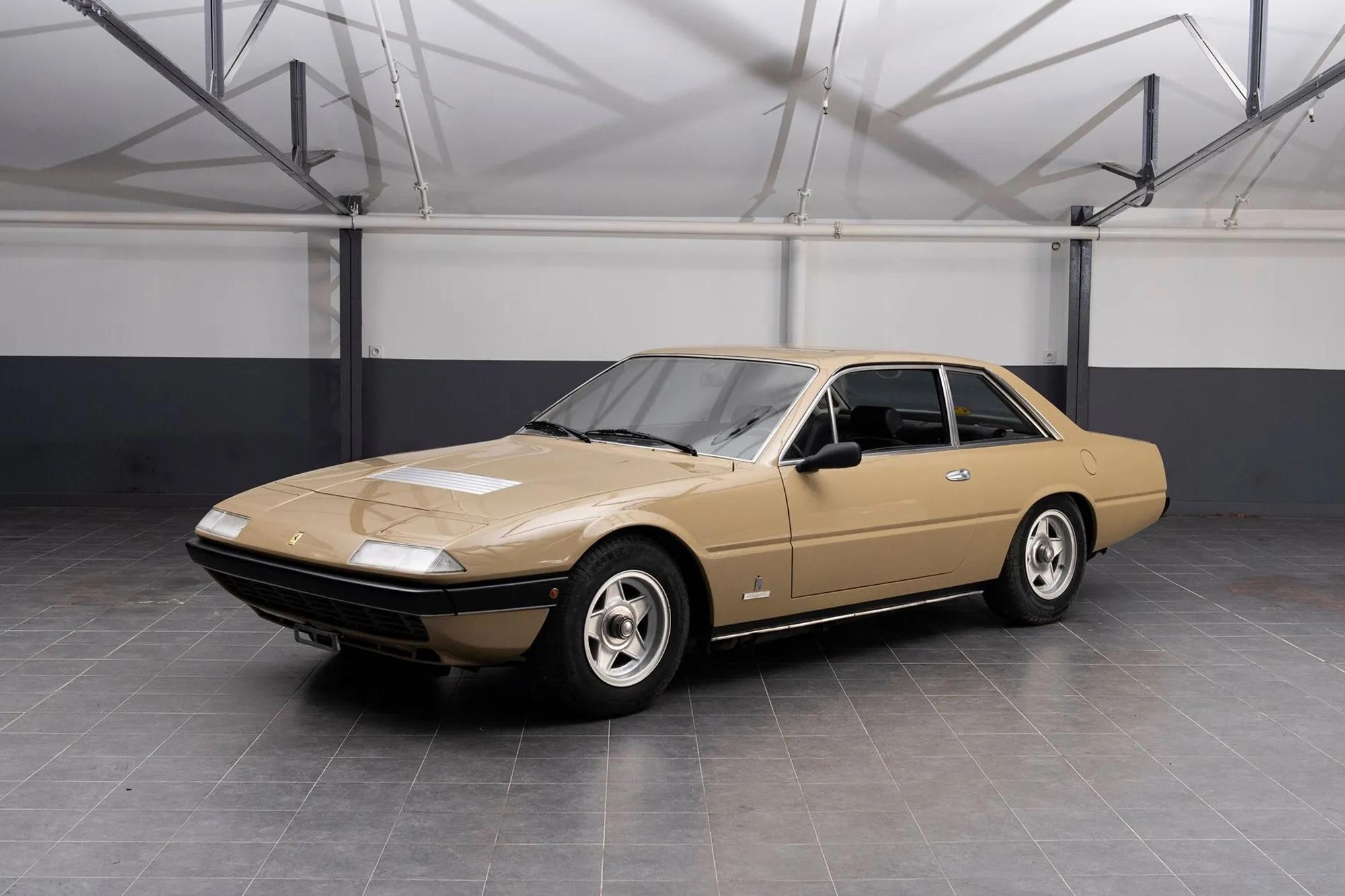 Μία Ferrari 365 GT4 2+2 για πούλημα