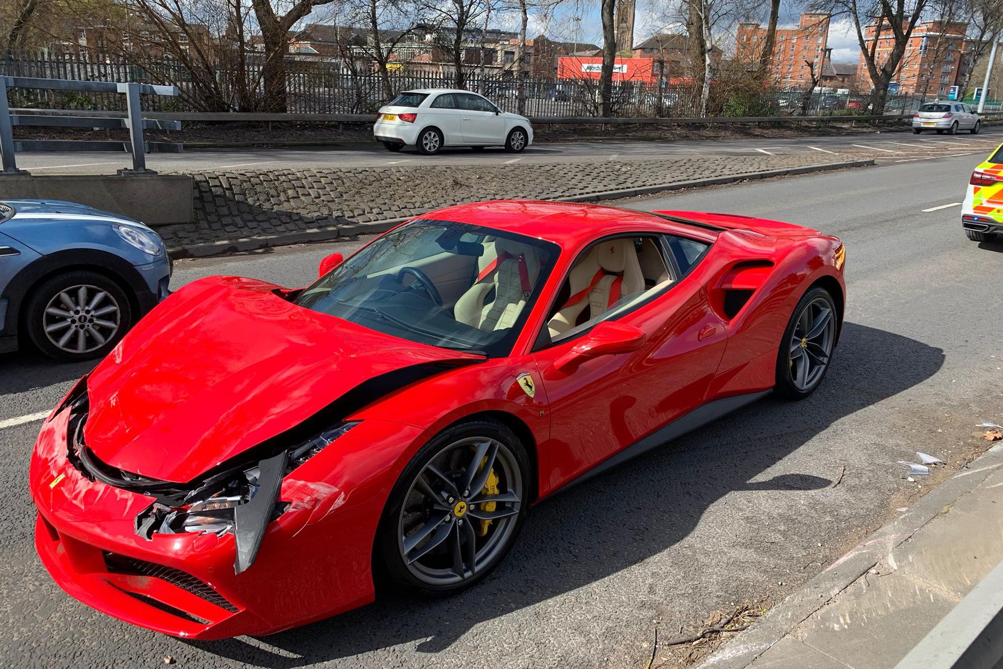 Τράκαρε την Ferrari του μετά από 3km