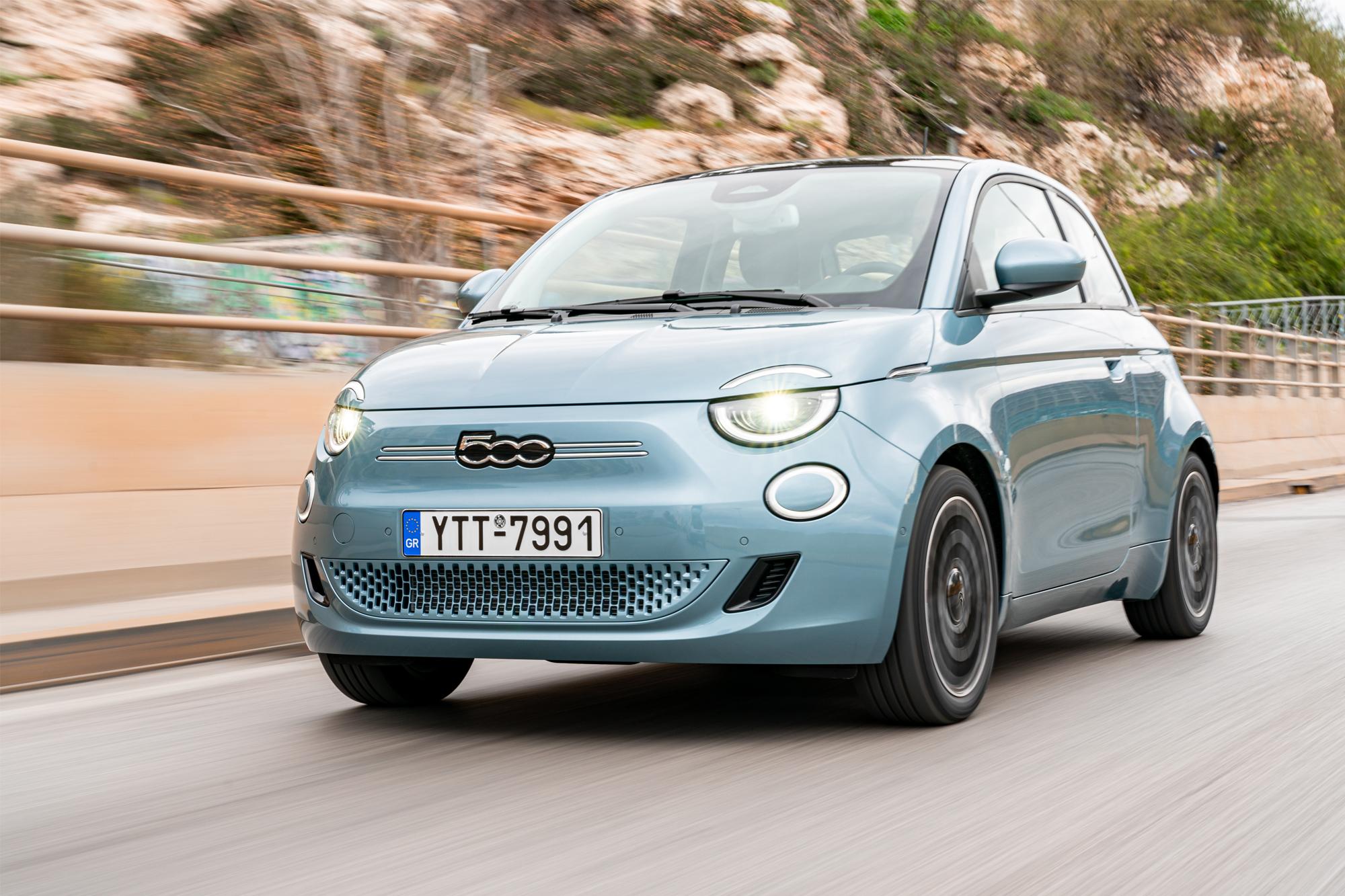 To ηλεκτρικό Fiat 500 θα «πληρώνεται» για να σταθμεύει