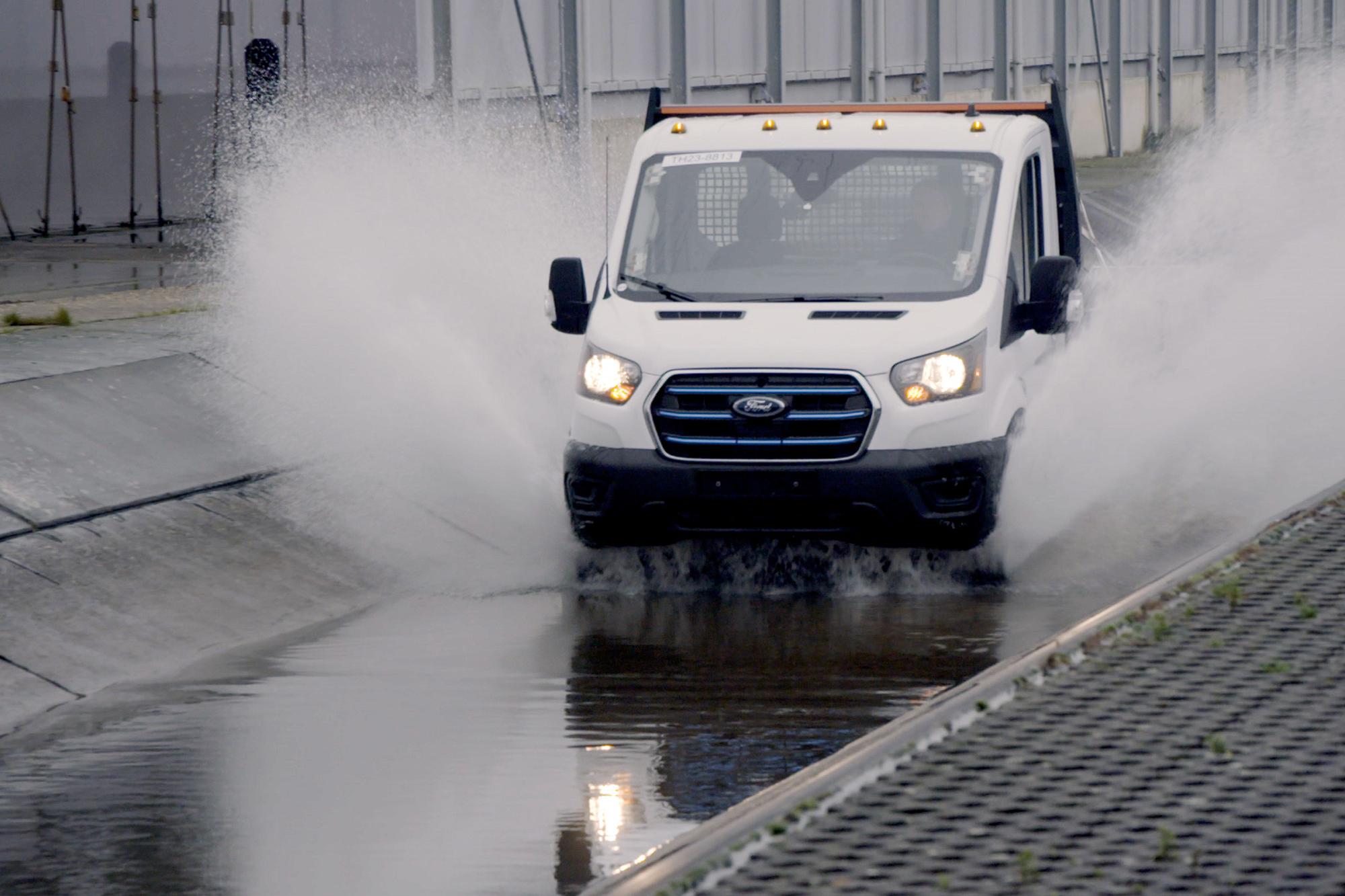 Σκληρές δοκιμές για το Ford E-Transit