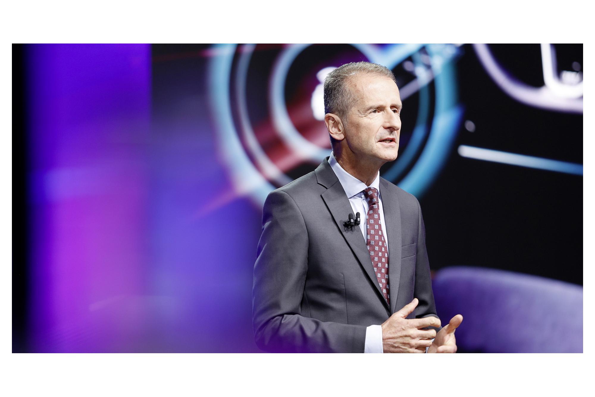 Ο CEO της VW προειδοποιεί ότι ο πόλεμος στην Ουκρανία μπορεί να έχει χειρότερες οικονομικές επιπτώσεις από την πανδημία.