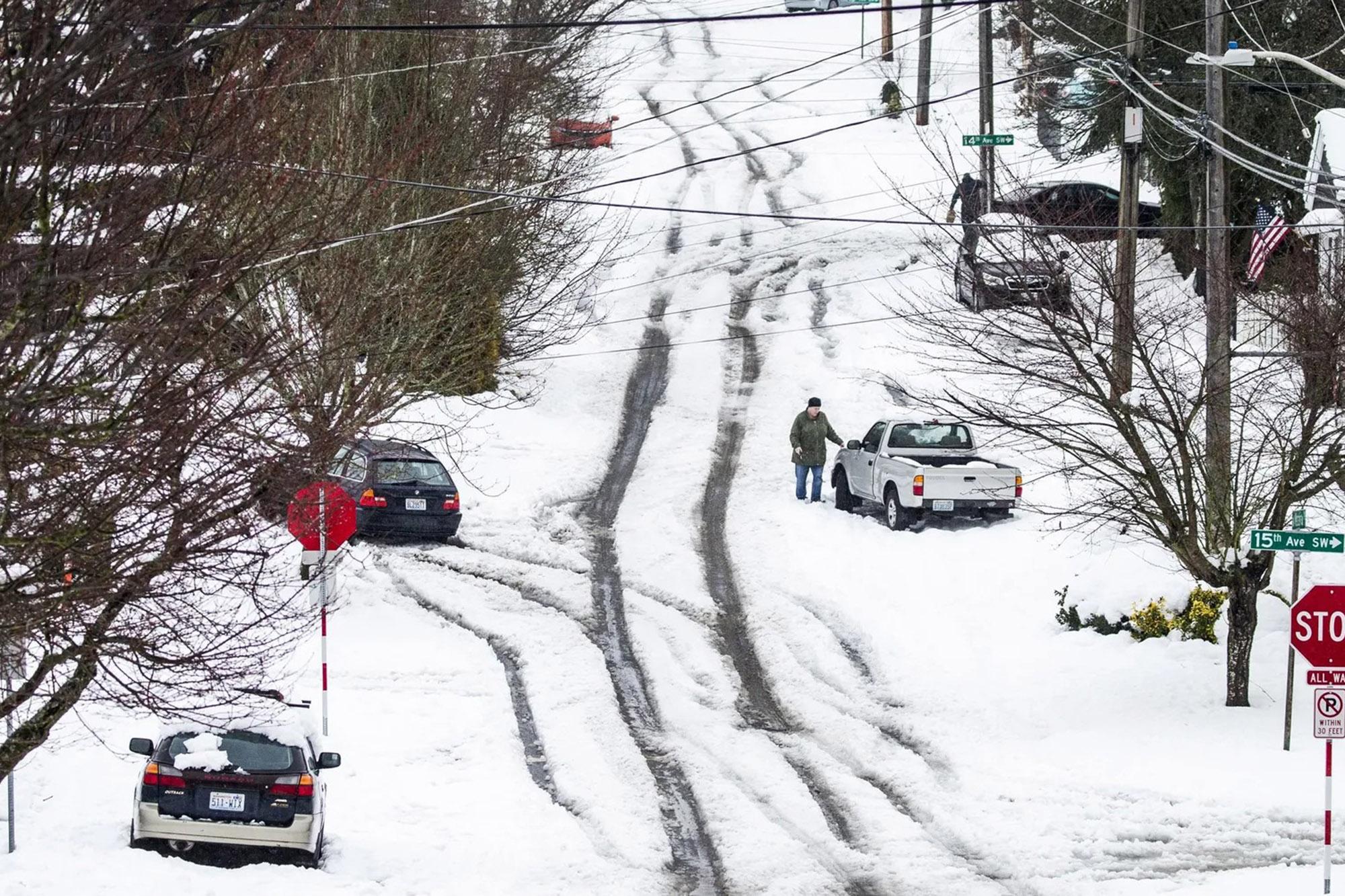 Ο πάγος δημιουργεί χάος στους δρόμους του Seattle