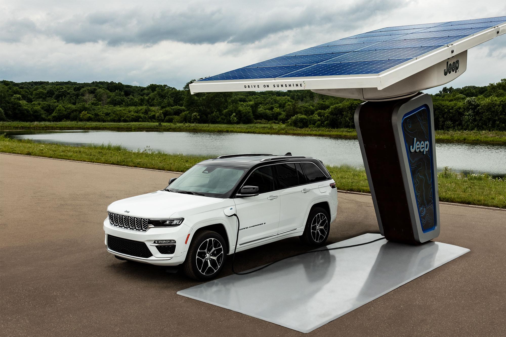 Η Jeep αποκαλύπτει τις πρώτες εικόνες του Jeep Grand Cherokee 4xe