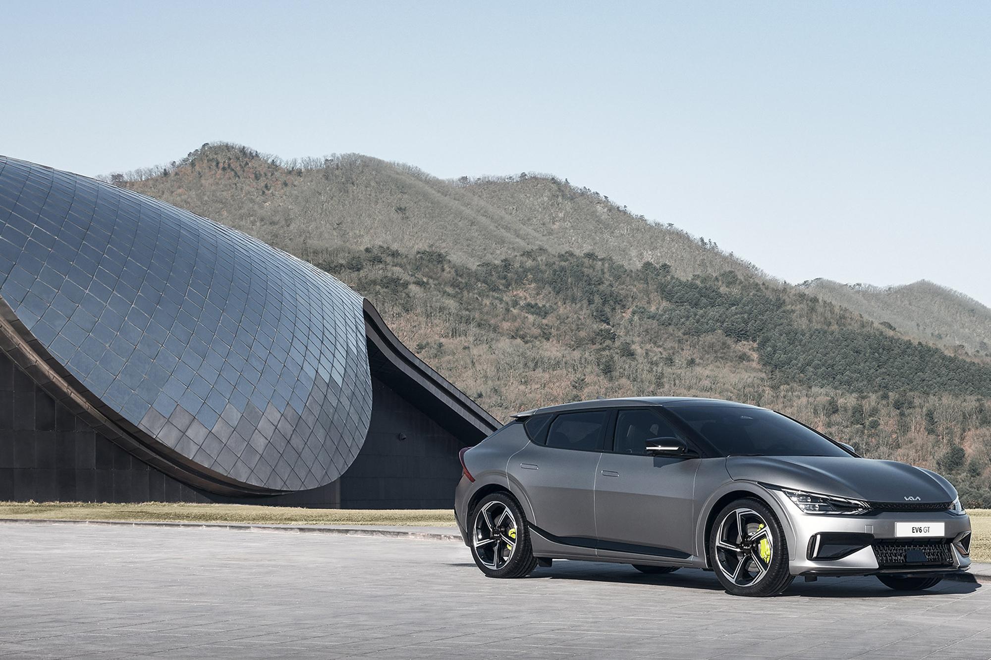 KIA EV6 GT, άξιος αντίπαλος της Taycan!
