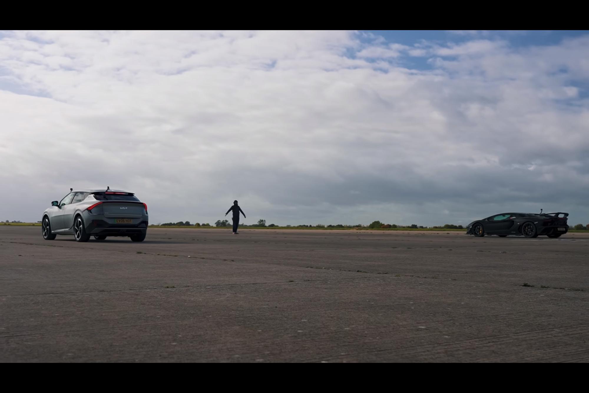 Lamborghini Aventador SVJ VS KIA EV6 GT