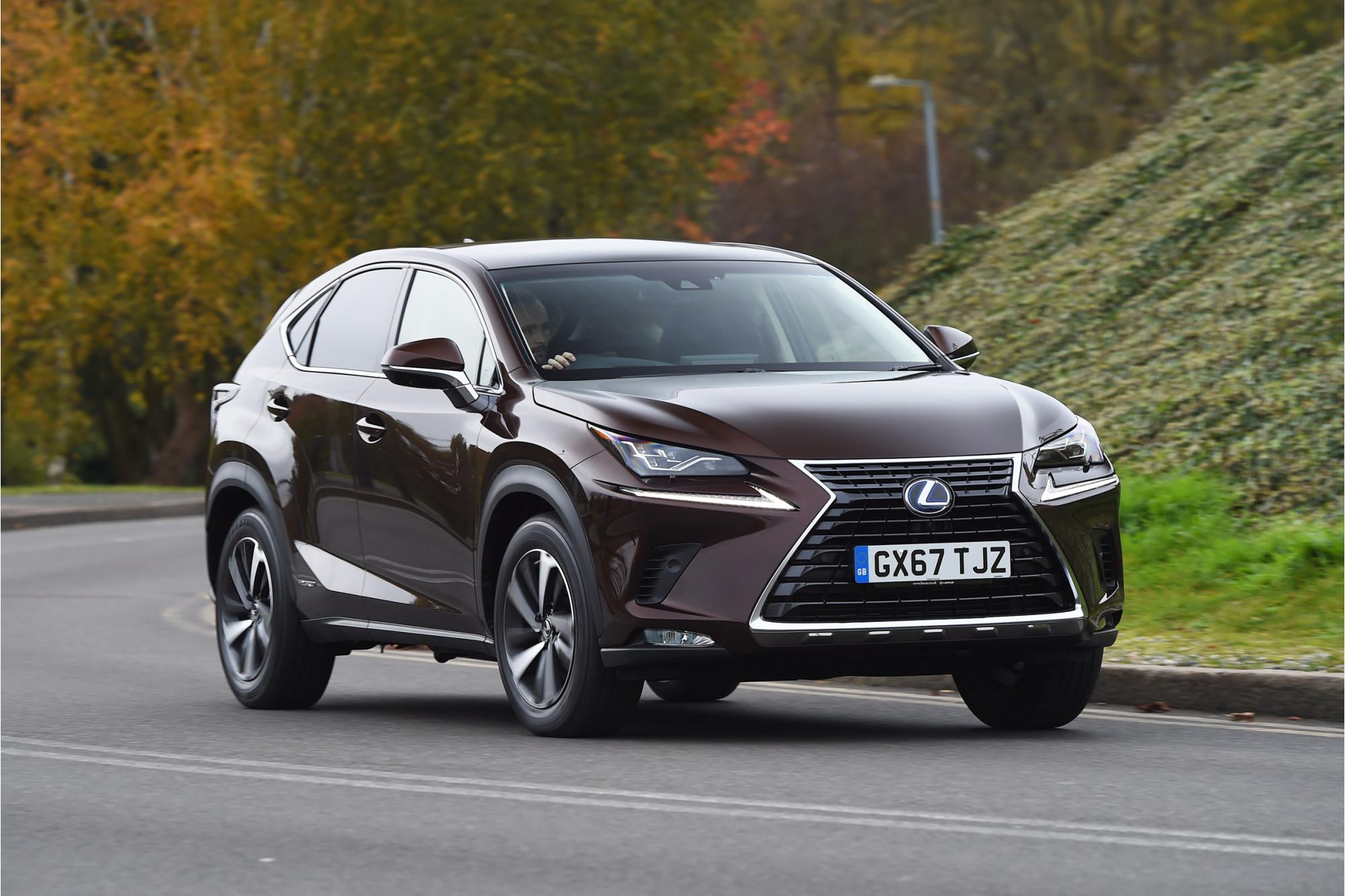 Η Lexus ετοιμάζει το ΝΧ450+