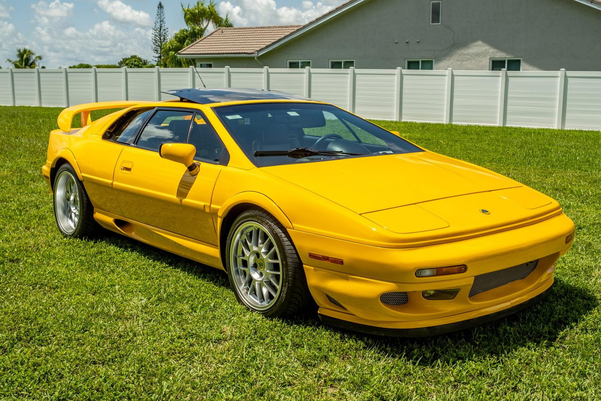 Πουλήθηκε Lotus Esprit για 144.000 δολάρια!