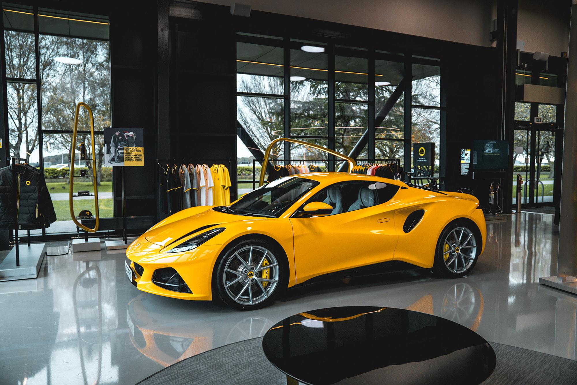 Παραδόθηκαν οι πρώτες Lotus Emira