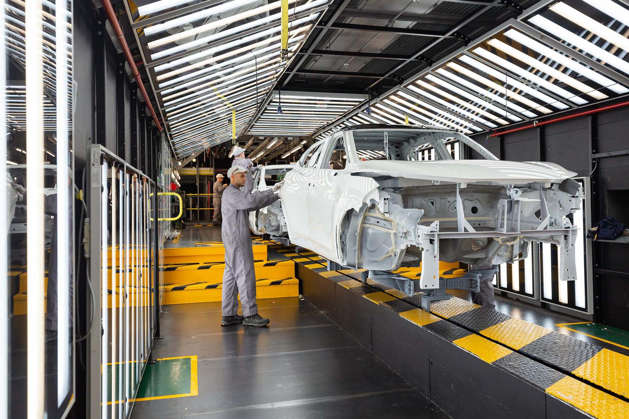 Nissan: Εξηλεκτρίζει τα μοντέλα της για το Ηνωμένο Βασίλειο