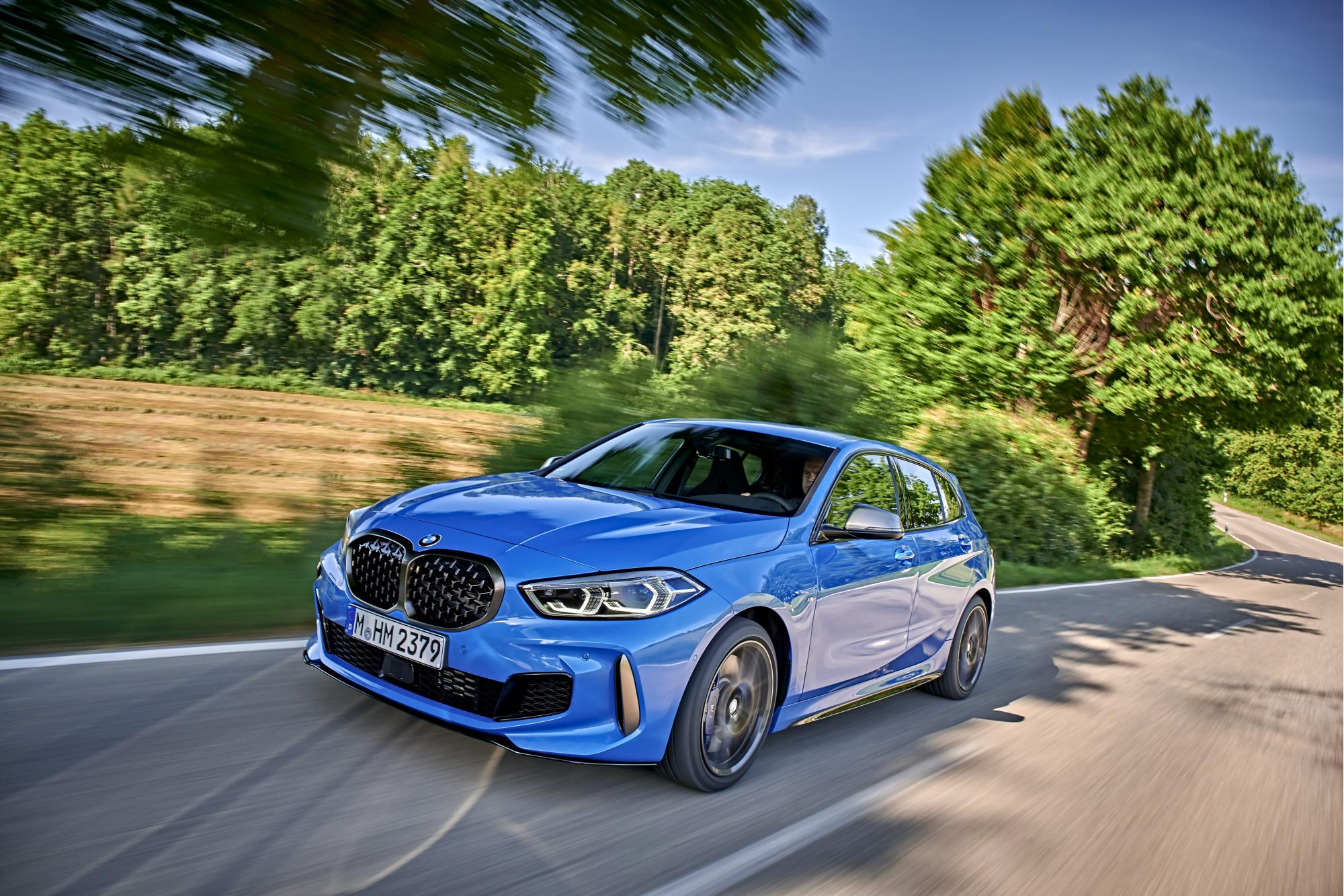 Πόσο γρήγορη είναι η BMW M135i xDrive σε σχέση με τα υπόλοιπα hot-hatch;