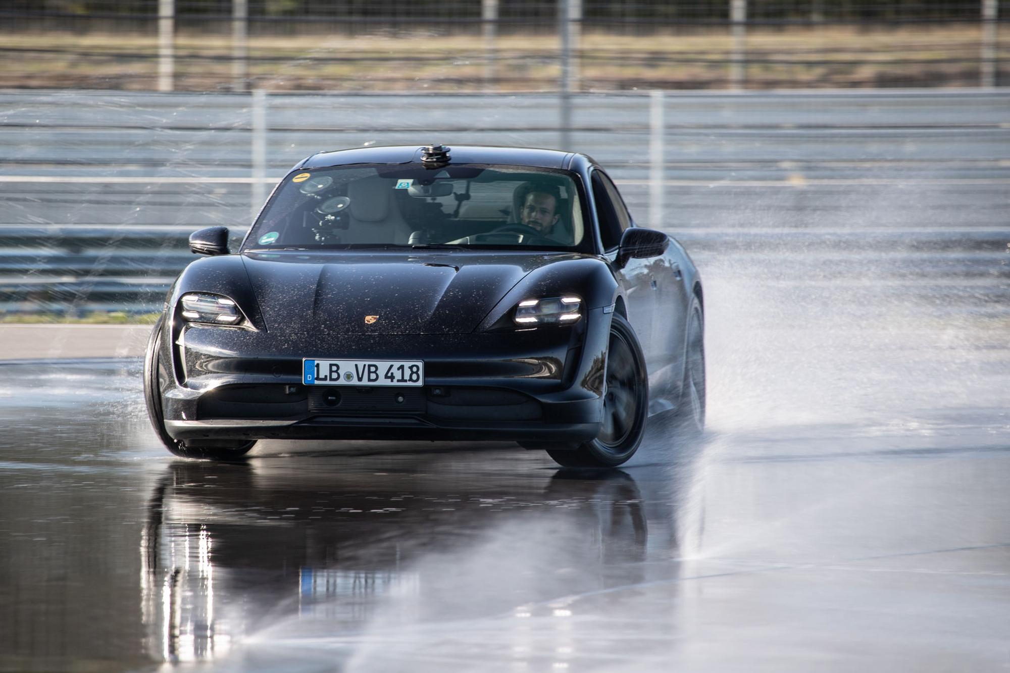Η Porsche Taycan μπήκε στα ρεκόρ Guinness!