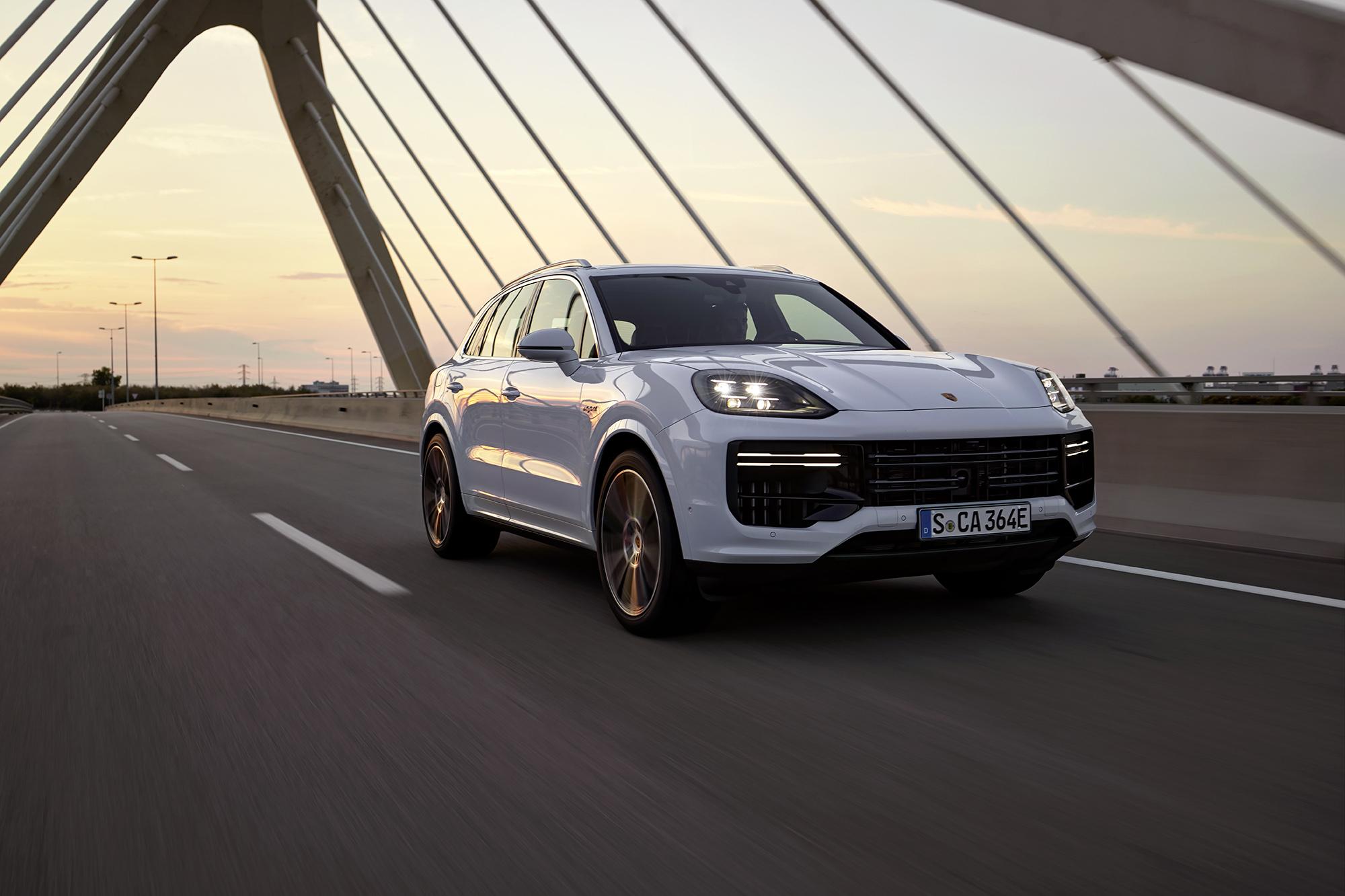 Νέα Porsche Cayenne Turbo E-Hybrid: Η δυνατότερη Cayenne με 739PS