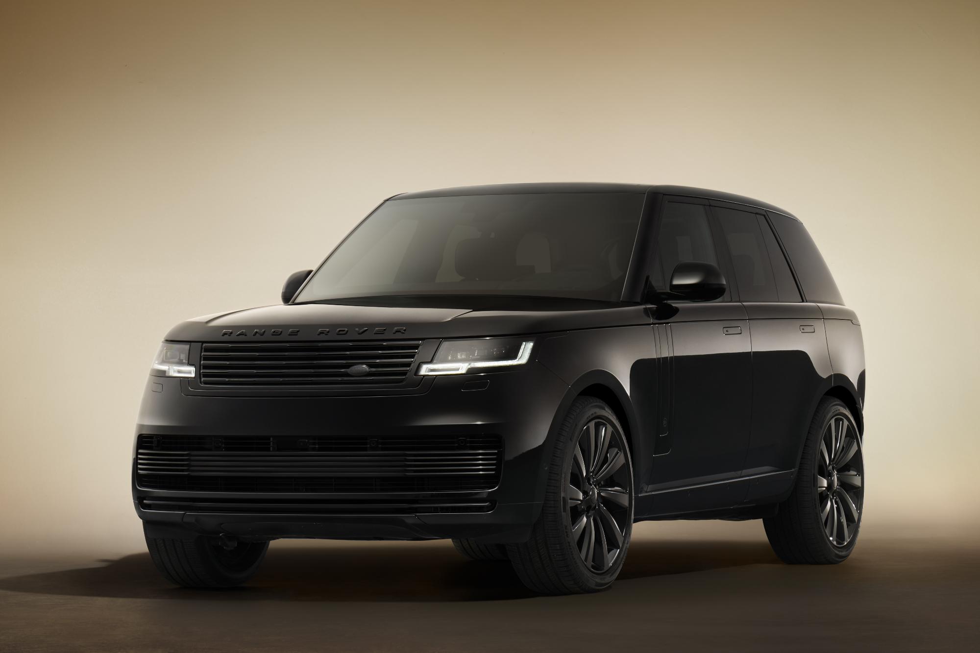 H Land Rover συστήνει το Range Rover SV Black