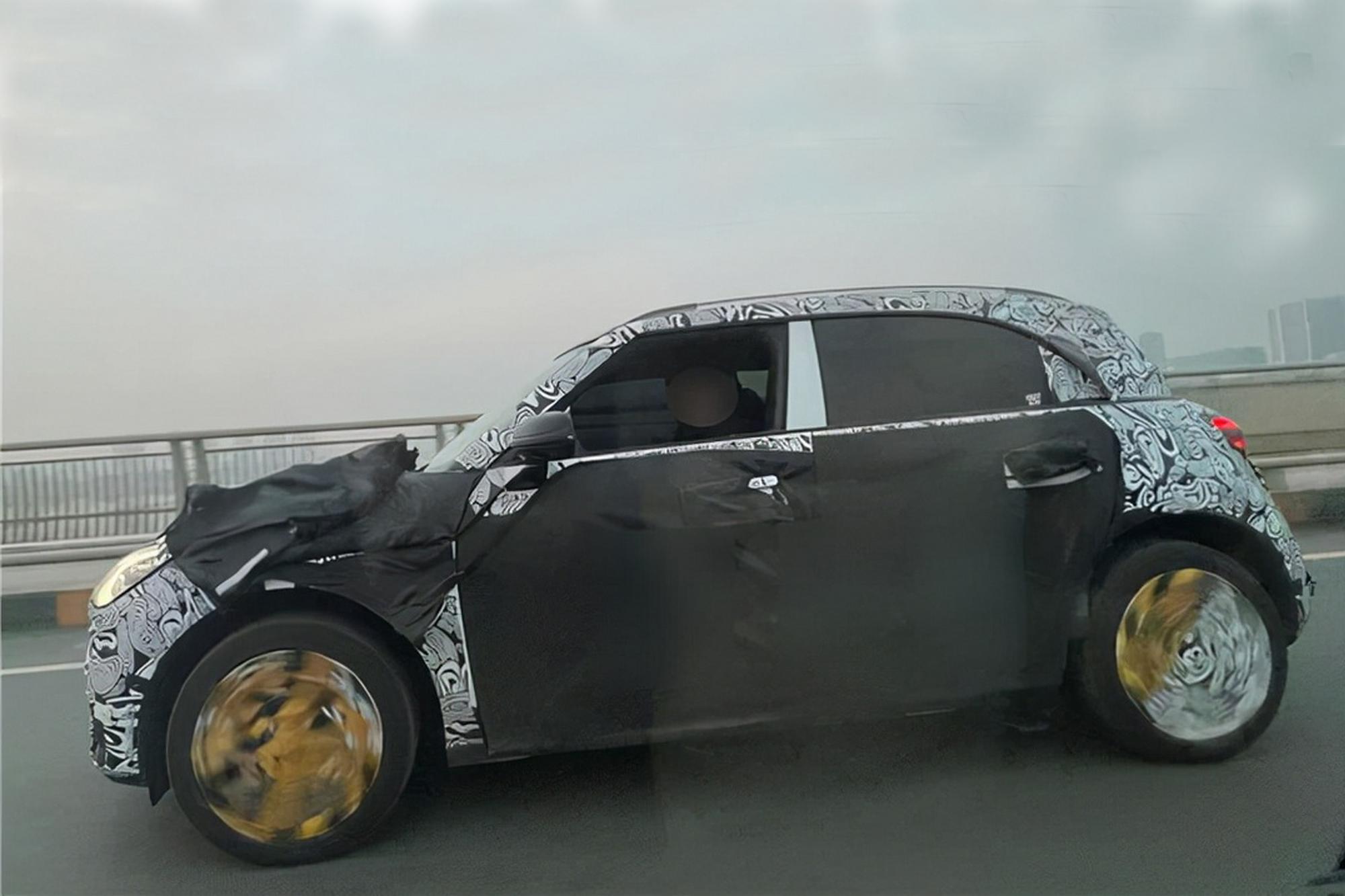 Spyshots: Ηλεκτροκίνητο Smart SUV