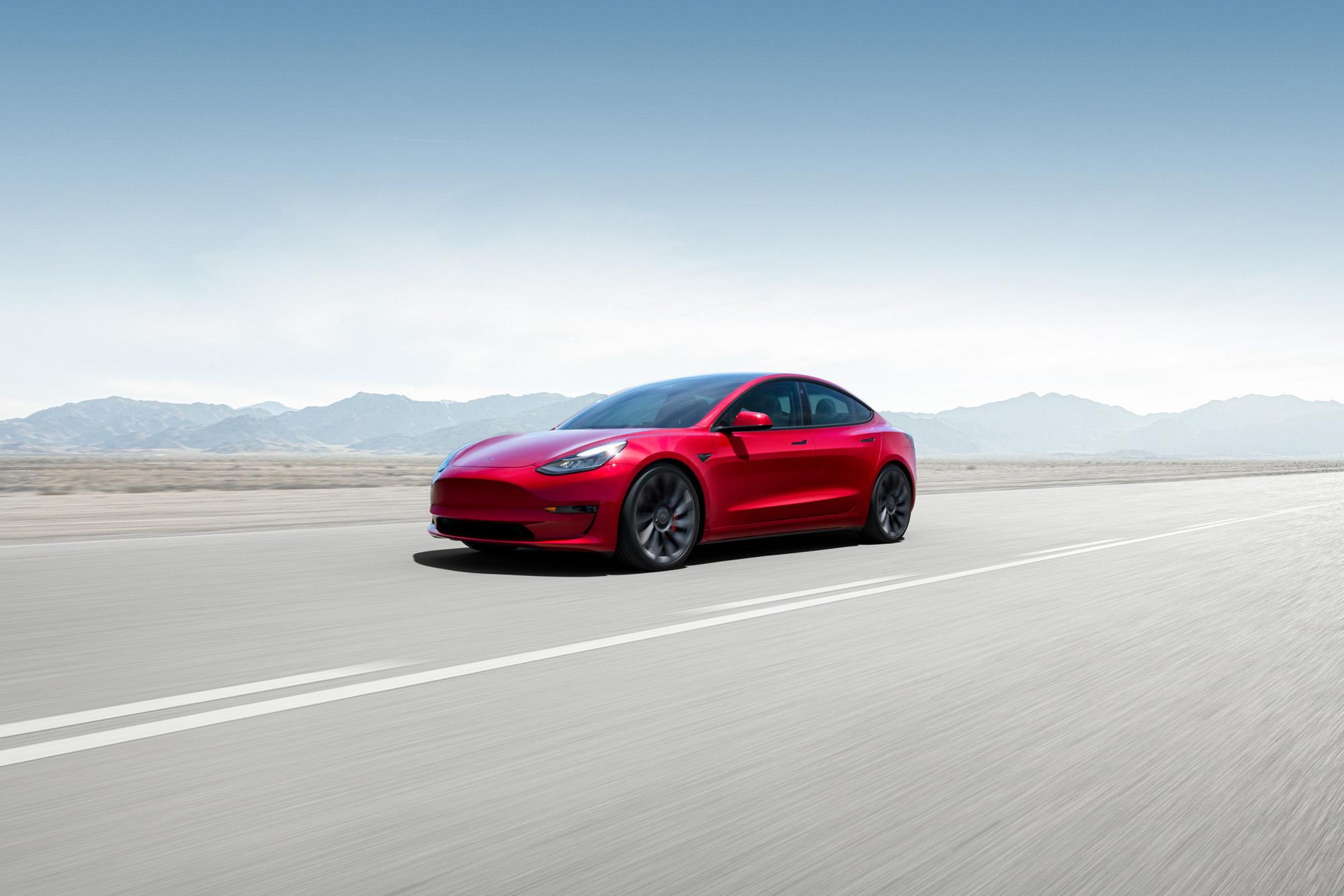 Ανακαλούνται 80.000 Tesla