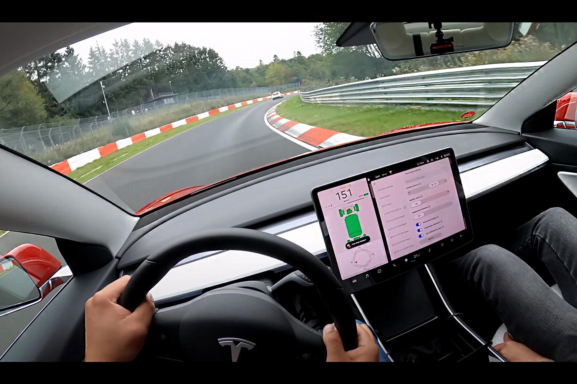 Με Tesla Model 3 στο Ring!