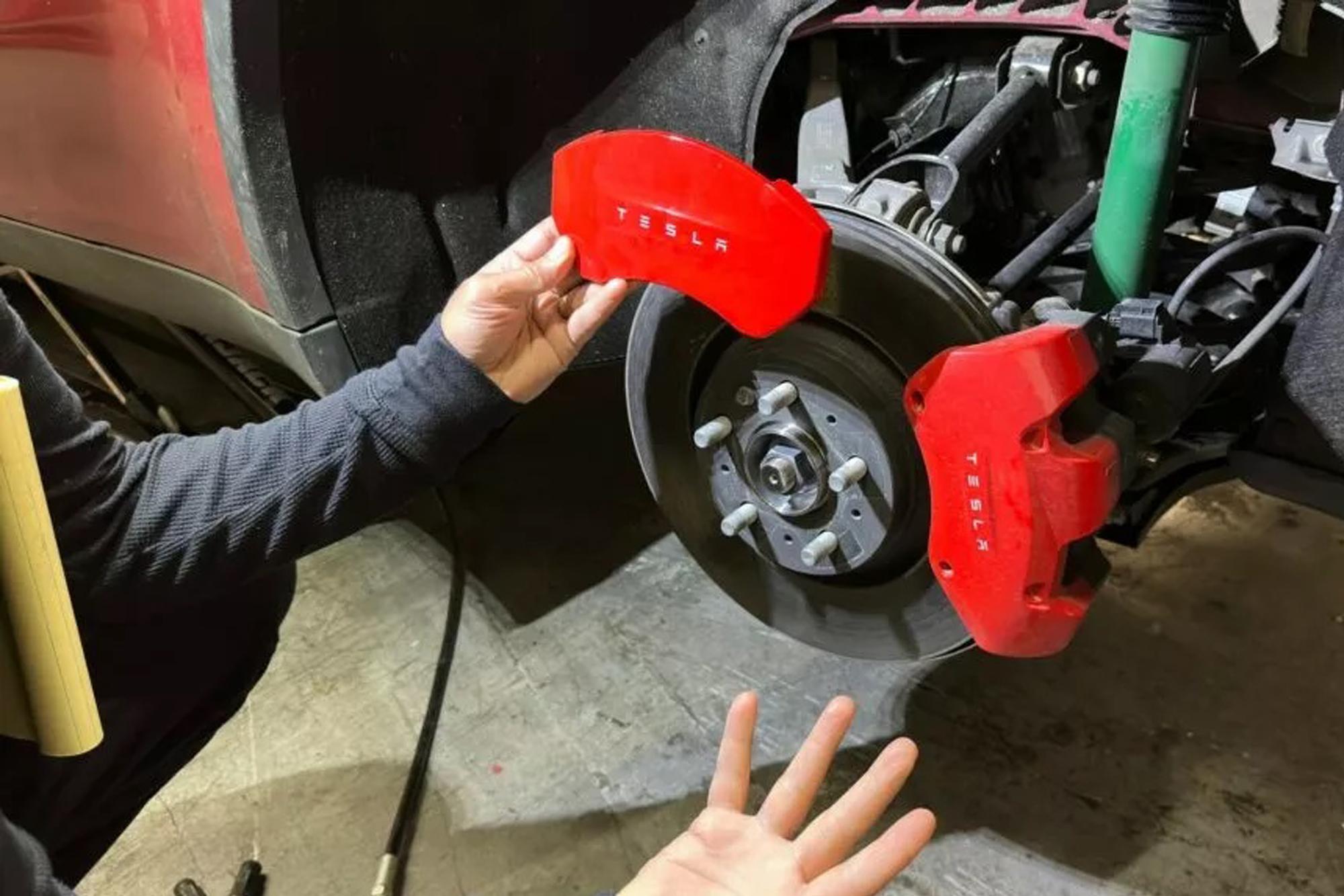 Ψεύτικες δαγκάνες στα Tesla Model Y;