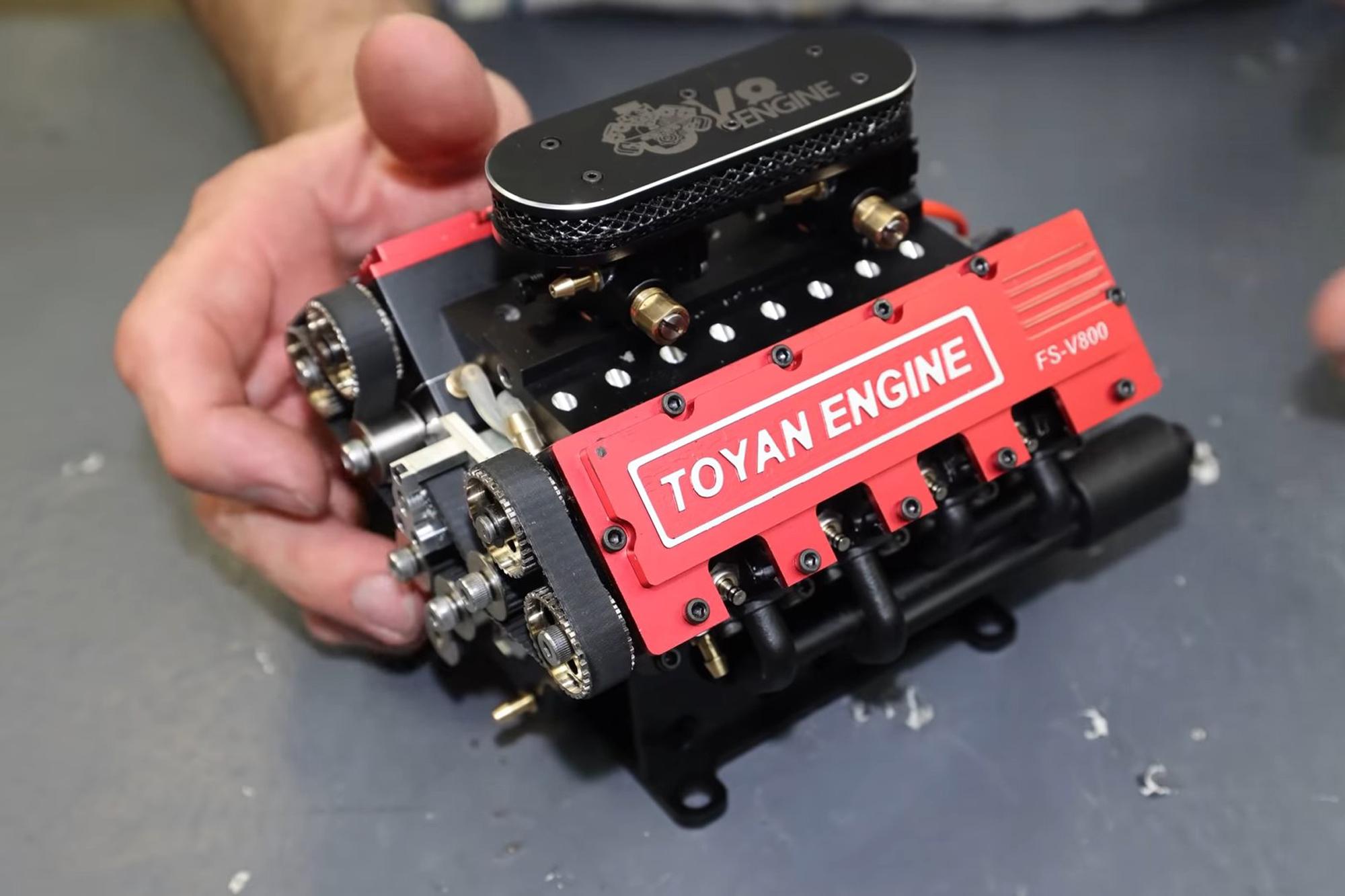 V8 των 28cc, στροφάρει μέχρι τις 12.500rpm!