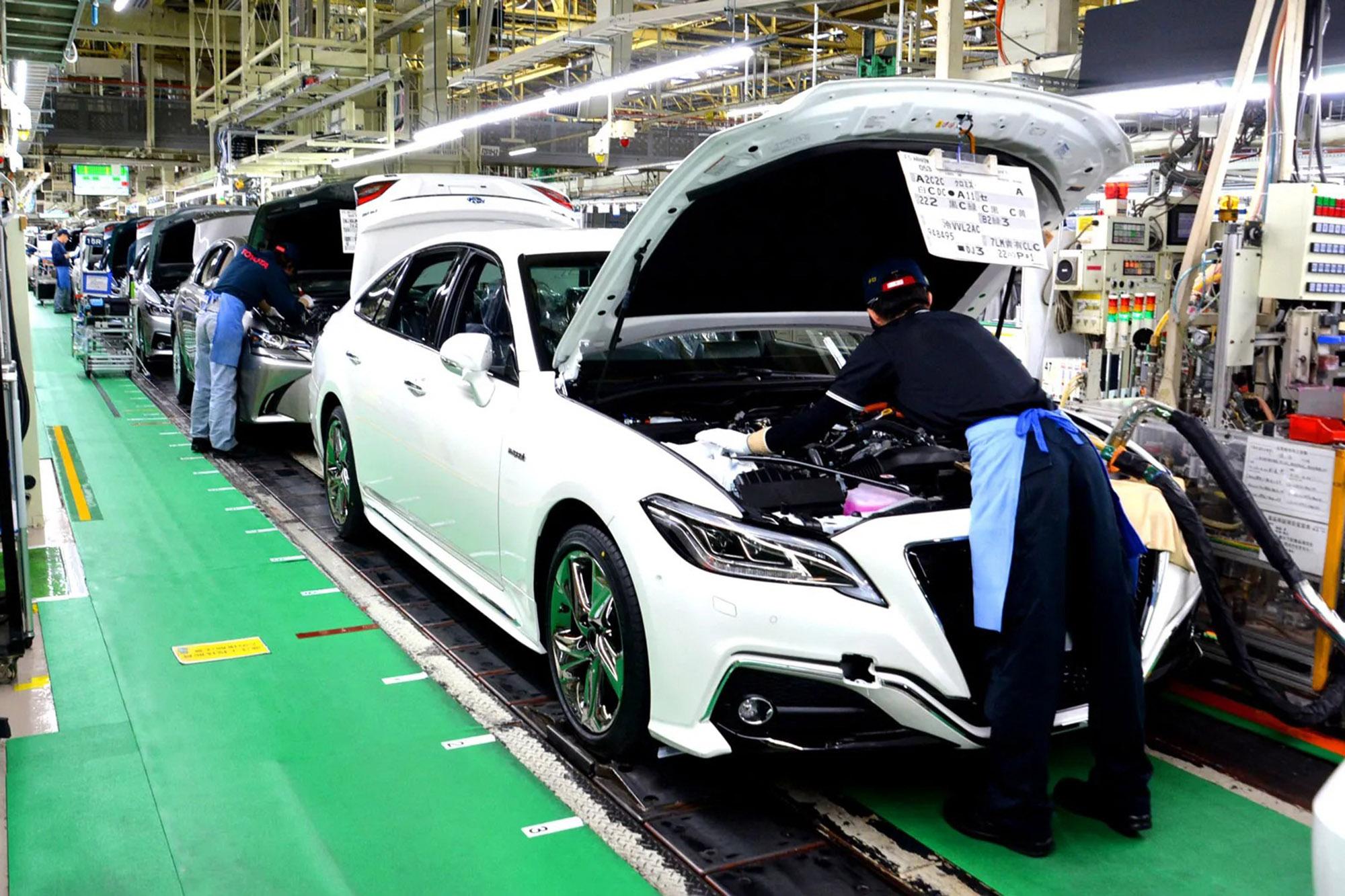 Η Toyota πρώτη σε πωλήσεις