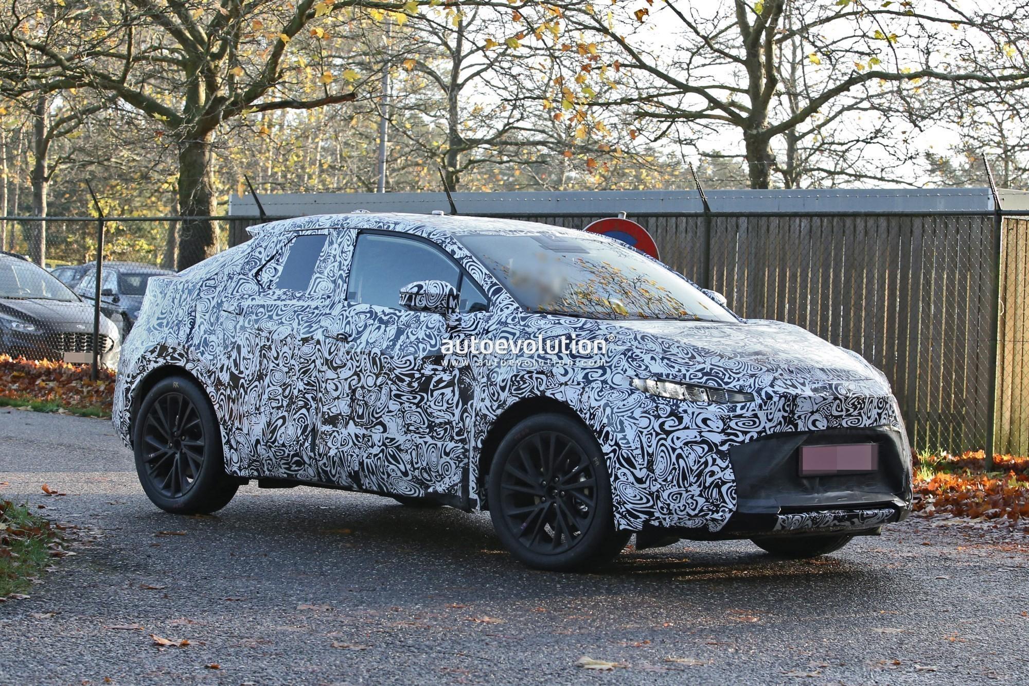 Spyshots: Το Small SU EV της Toyota