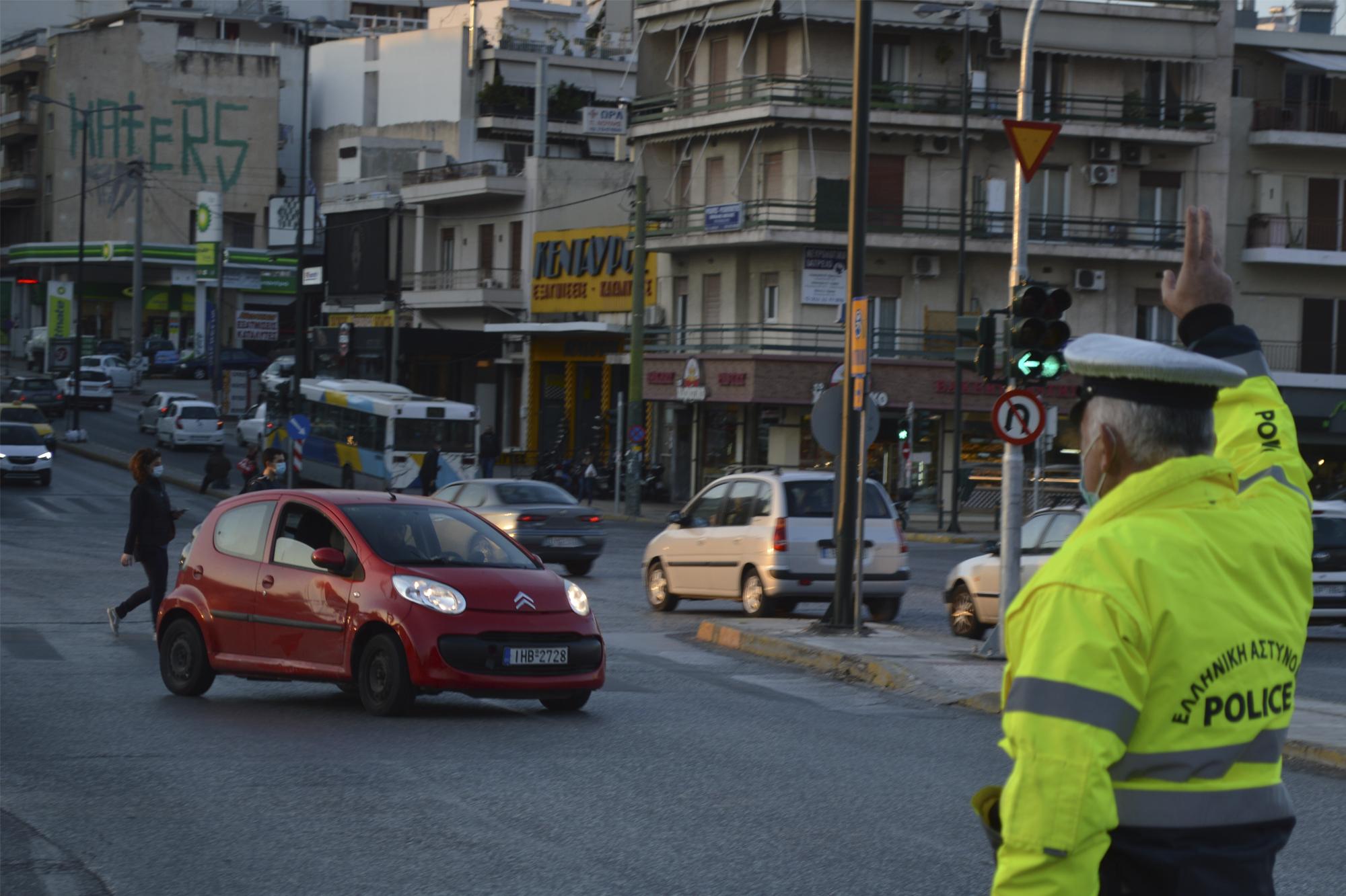 Lockdown με…γεμάτους δρόμους