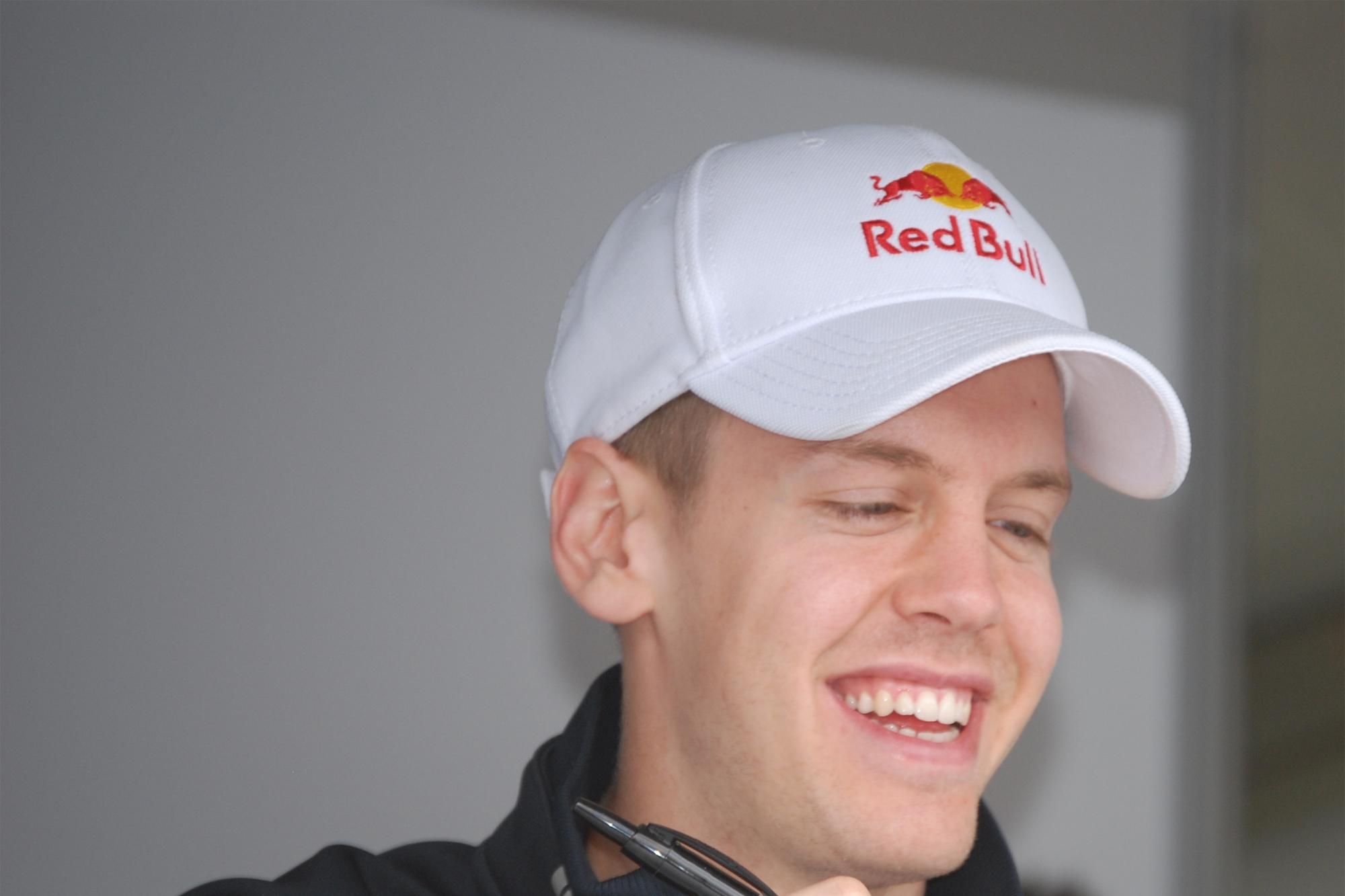 Επιστρέφει η Aston Martin στην F1 με οδηγό τον Vettel