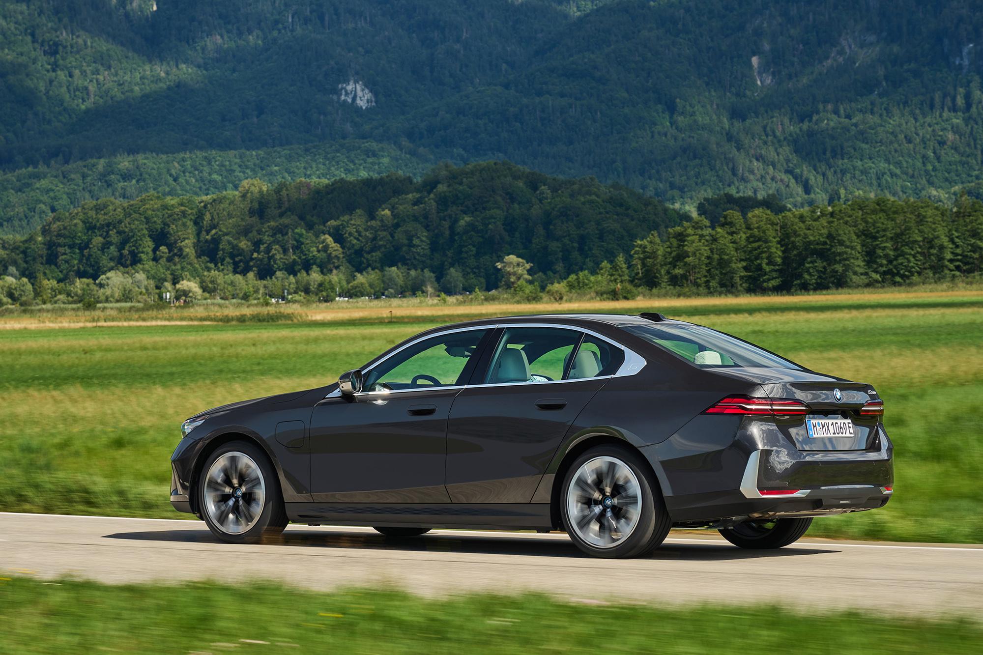 Η BMW Σειρά 5 Sedan: Τώρα και σε έκδοση plug-in hybrid