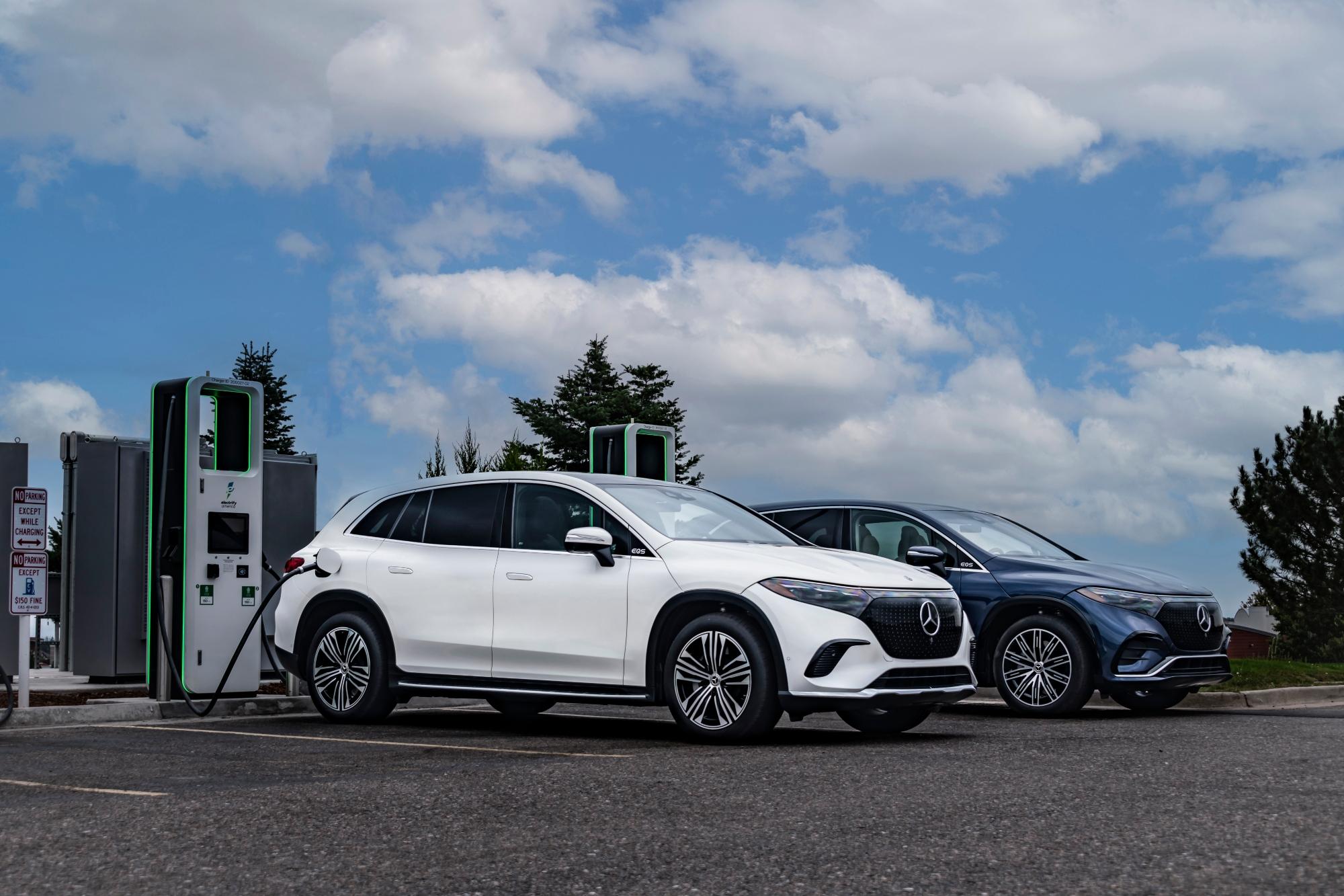 Μercedes-Benz και BMW συνεργάζονται για τη δημιουργία σταθμών φόρτισης στην Κίνα