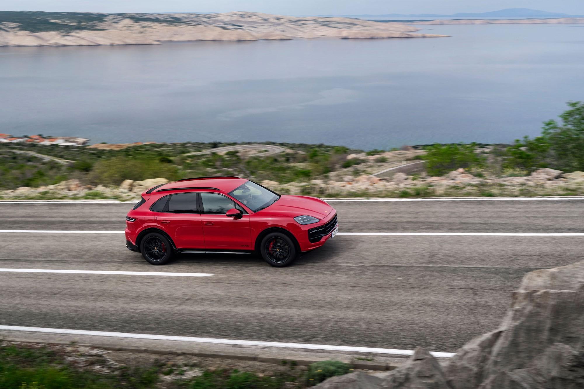 Eκδόσεις GTS με 500Ps για τις Porsche Cayenne SUV και Coupe