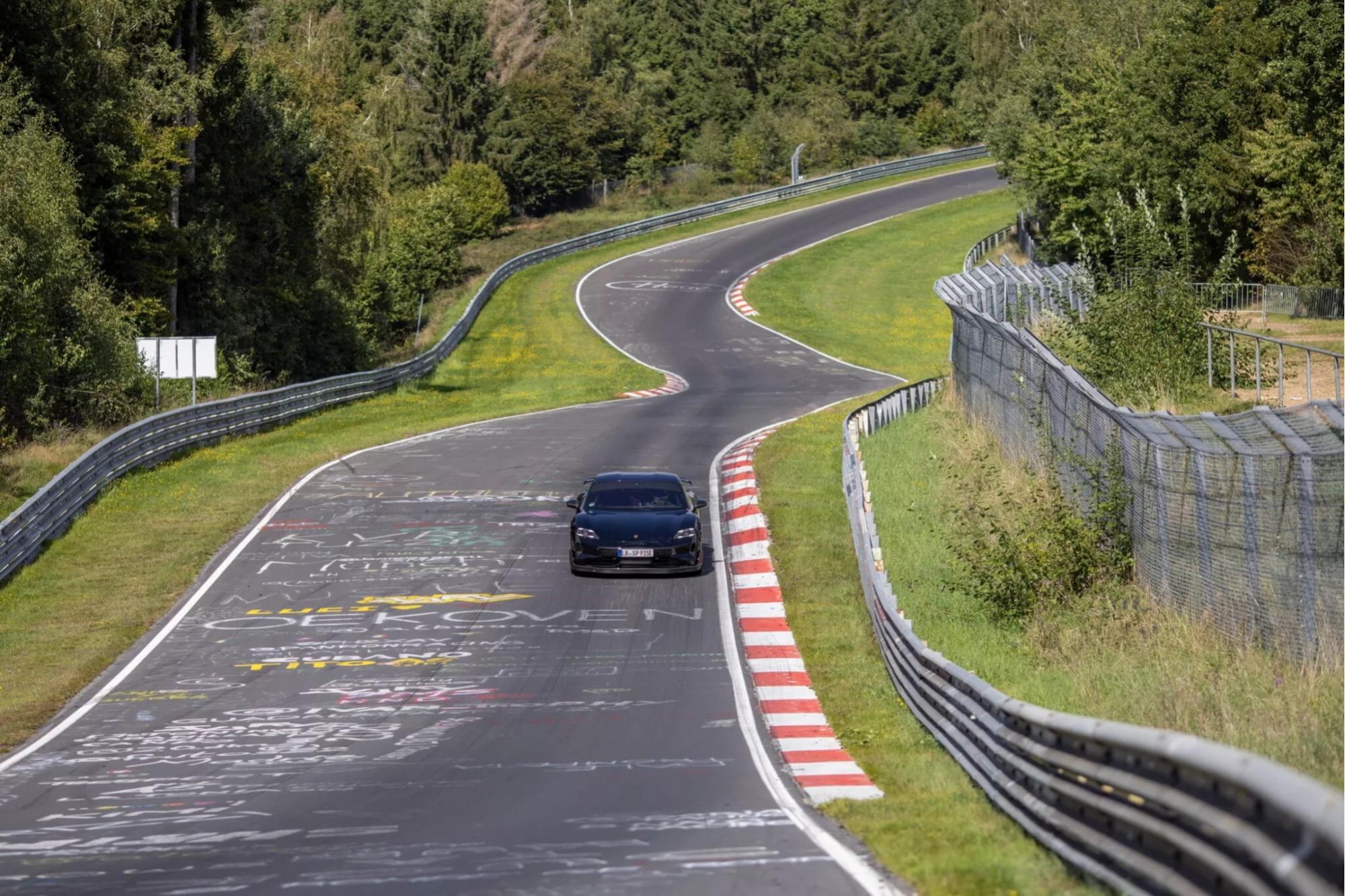 Porsche Taycan: Πιο γρήγορη κατά 18sec στο Nurbrurgring από το Tesla Model S Plaid