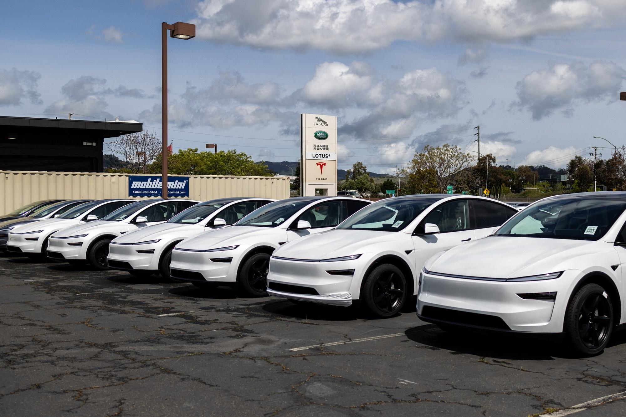 Περίπου 50.000 απούλητα Tesla συσσωρεύτηκαν μετά το κενό παραγωγής και παραδόσεων 