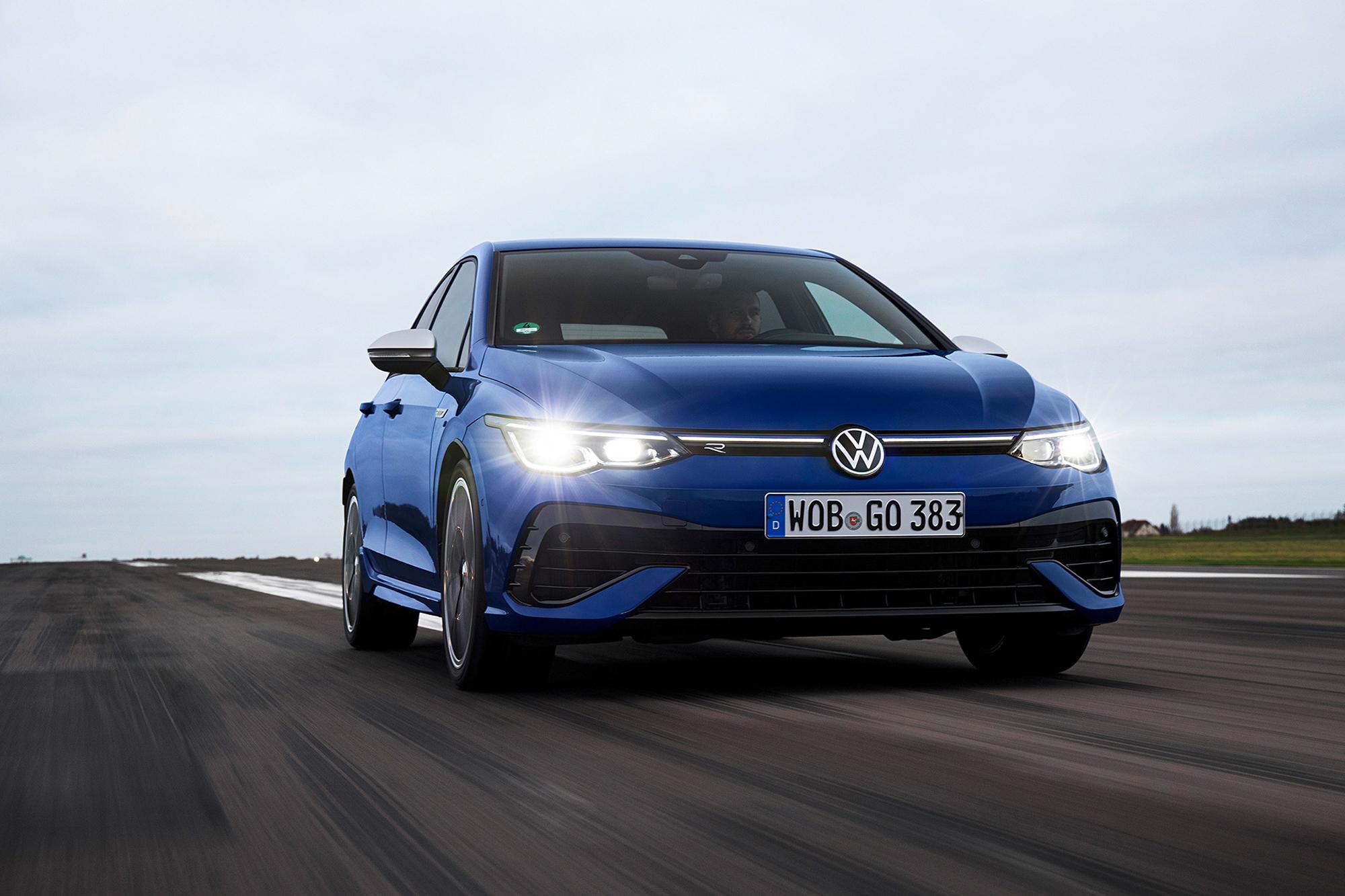 Πόσα άλογα βγάζει το Mk8 Golf R;