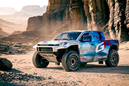 Το Toyota Hilux με κυψέλες καυσίμου ετοιμάζεται για το Dakar 