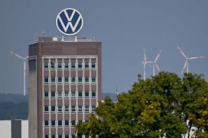 Η Volkswagen κόβει έως 100.000 θέσεις και τη μισή γκάμα της 