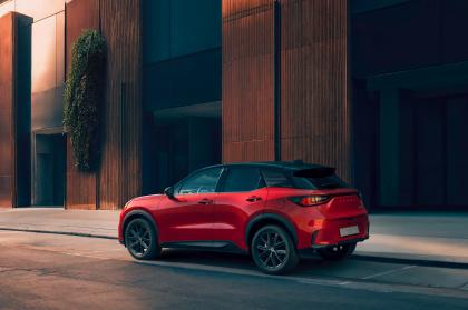 H Lexus αποκαλύπτει την Vibrant Edition στο LBX
