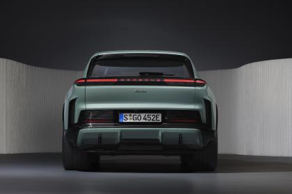 Παρουσιάστηκε η νέα Porsche Cayenne Electric